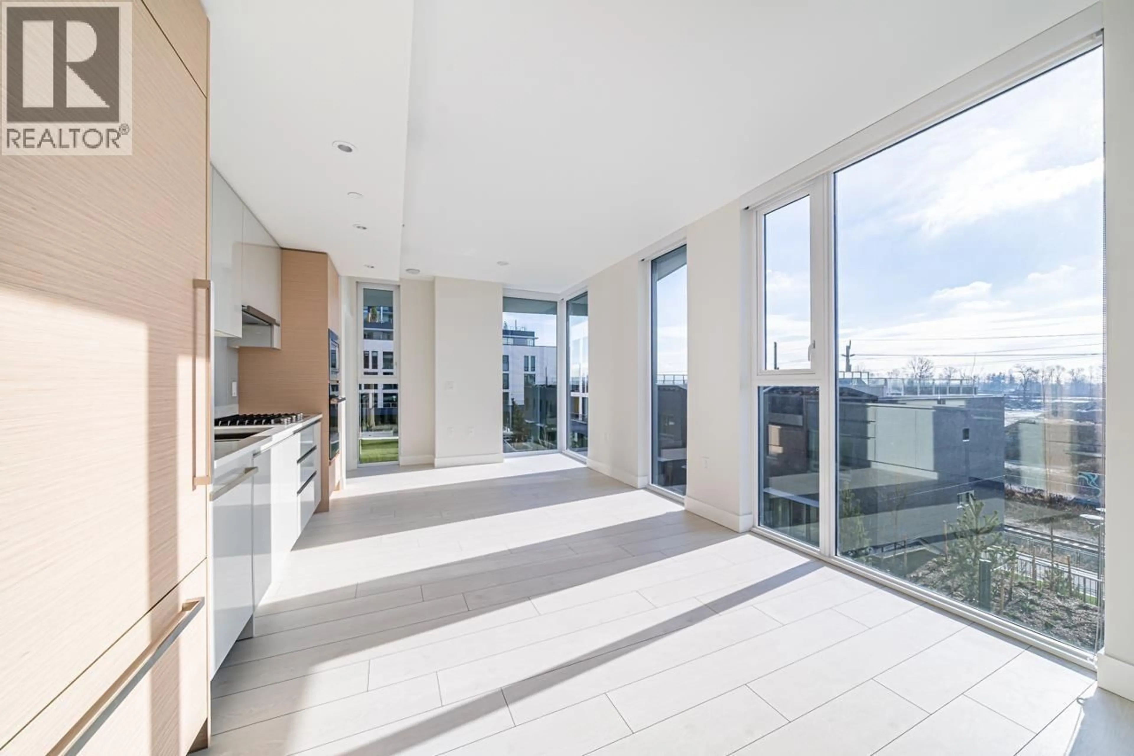 Indoor foyer for 421 - 3538 SAWMILL CRESCENT, Vancouver British Columbia V5S0J8