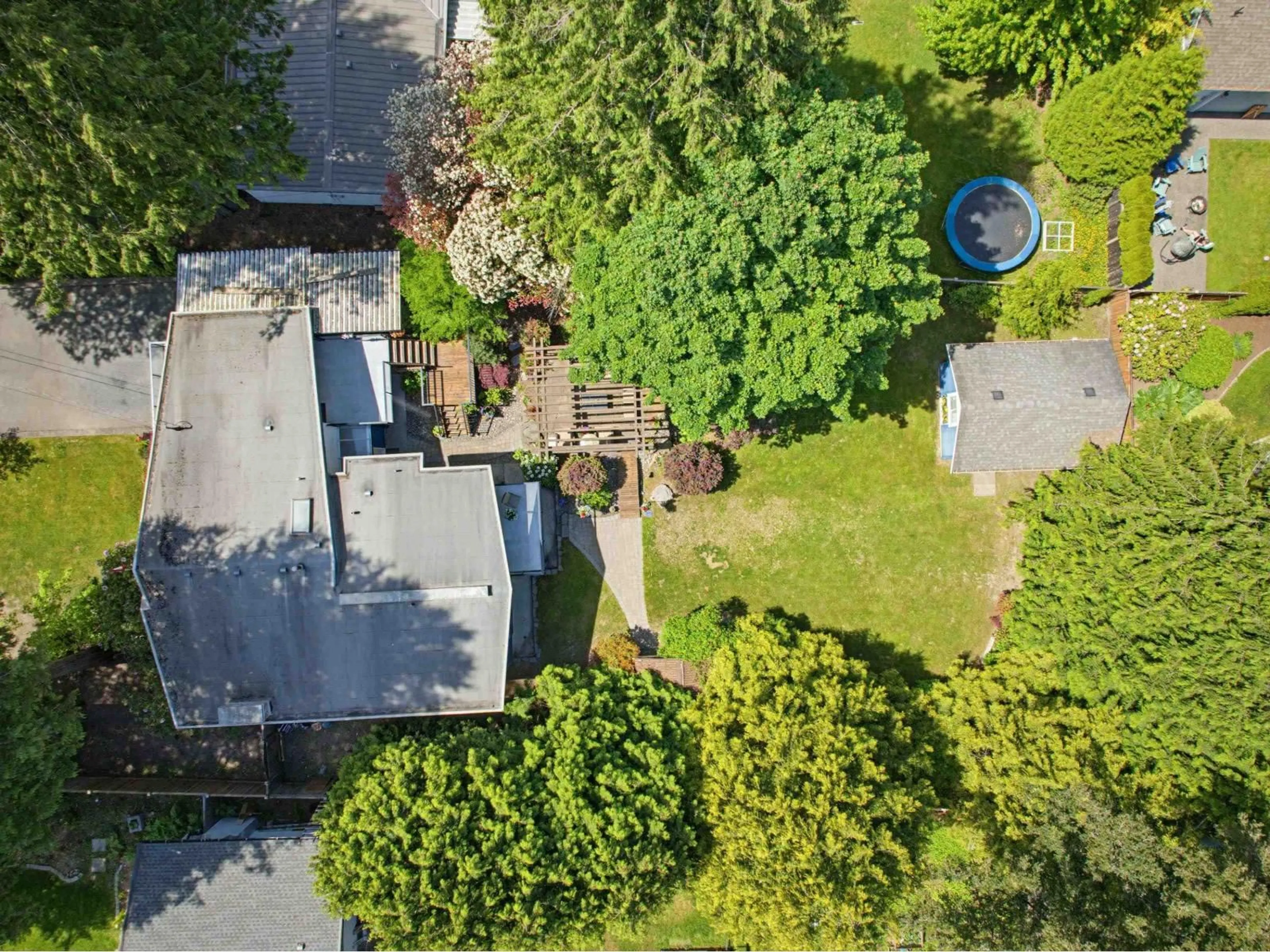 A pic from outside/outdoor area/front of a property/back of a property/a pic from drone, street for 19905 43A AVENUE, Langley British Columbia V3A3C3