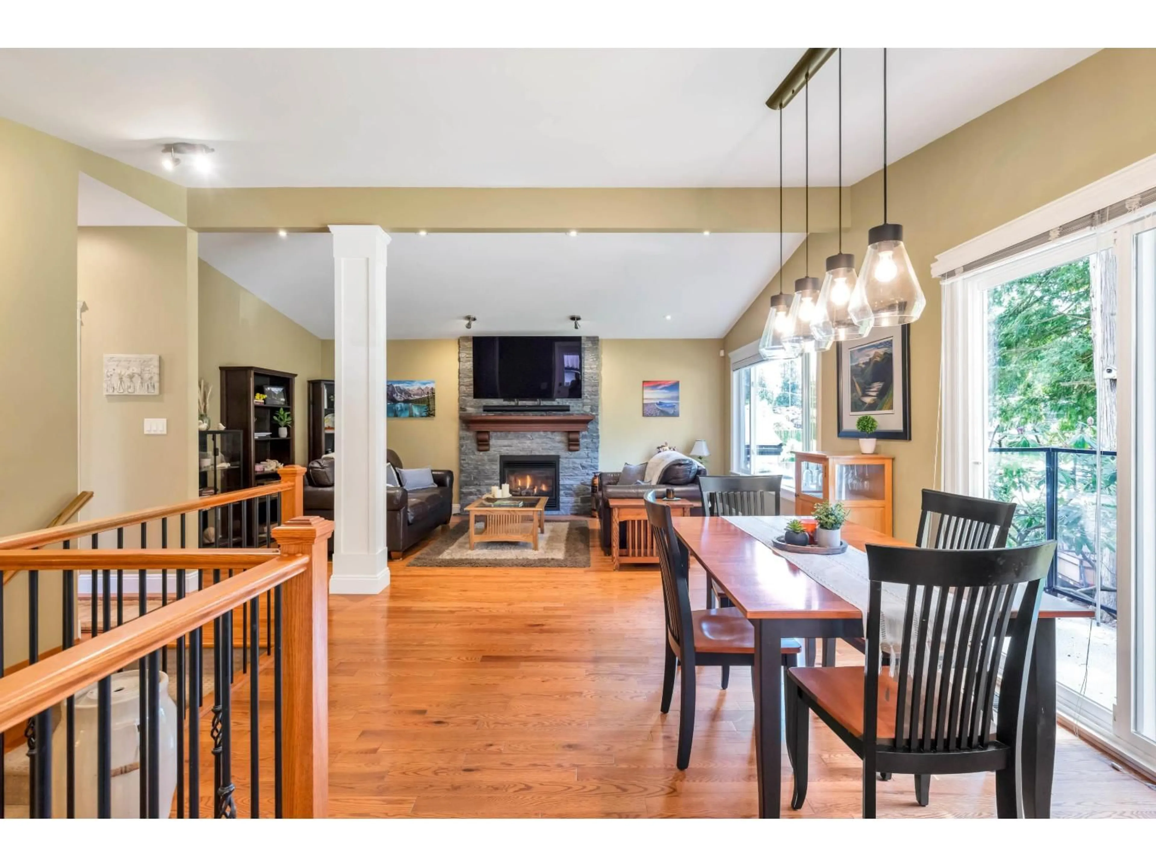 Open concept kitchen, wood/laminate floor for 19905 43A AVENUE, Langley British Columbia V3A3C3