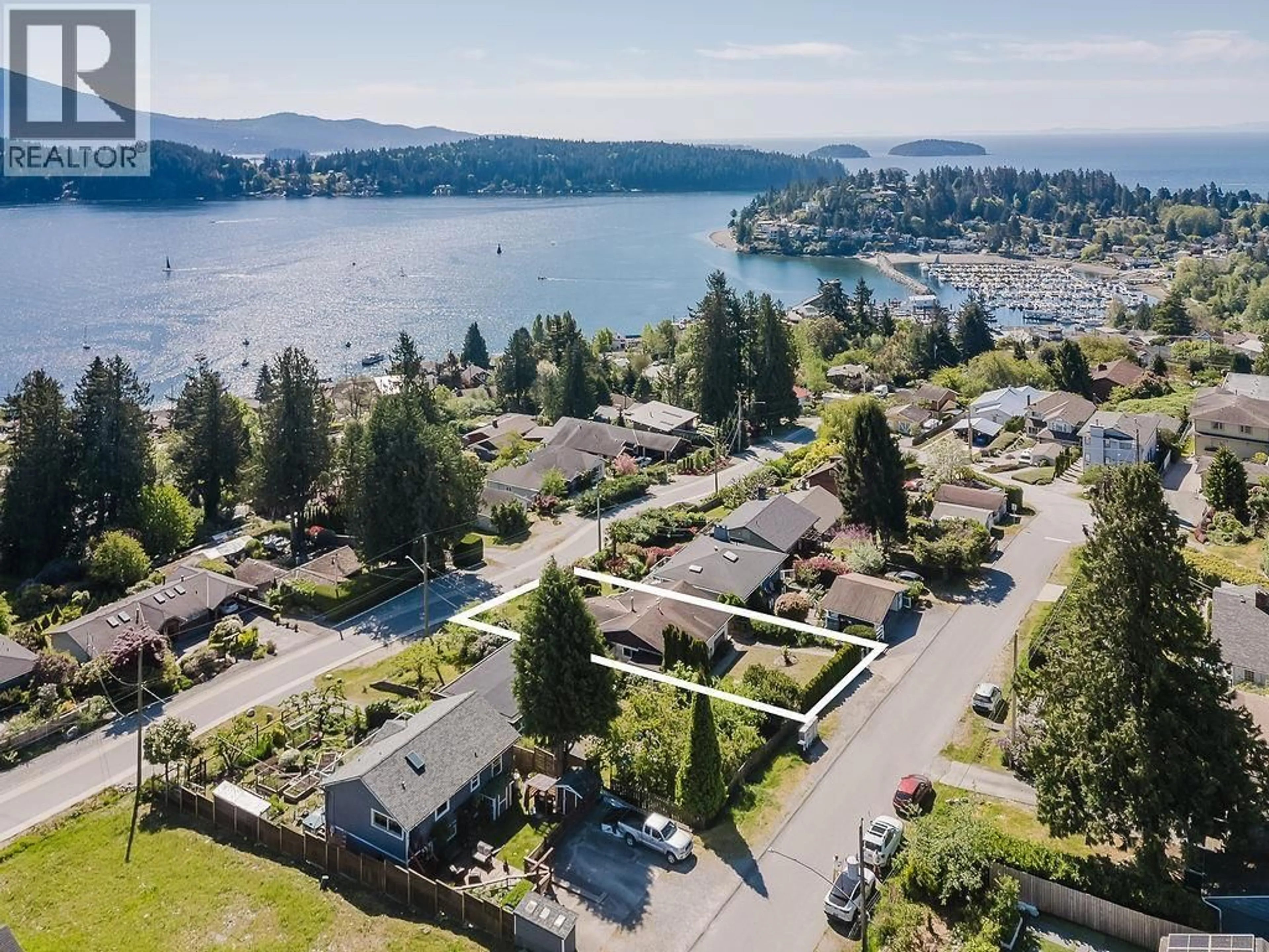 A pic from outside/outdoor area/front of a property/back of a property/a pic from drone, water/lake/river/ocean view for 606 MARTIN ROAD, Gibsons British Columbia V0N1V9