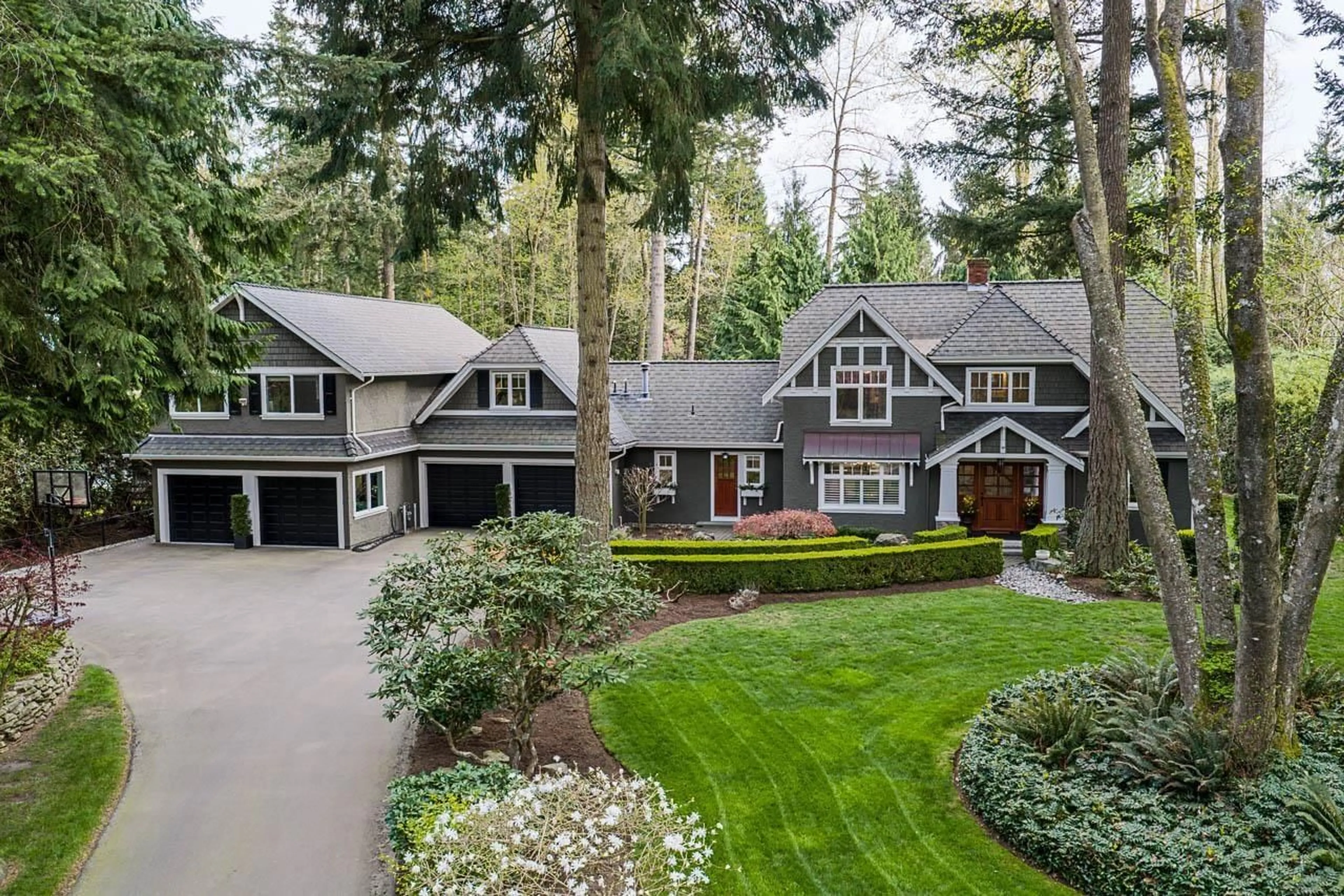 A pic from outside/outdoor area/front of a property/back of a property/a pic from drone, street for 14322 26 AVENUE, Surrey British Columbia V4P2G7