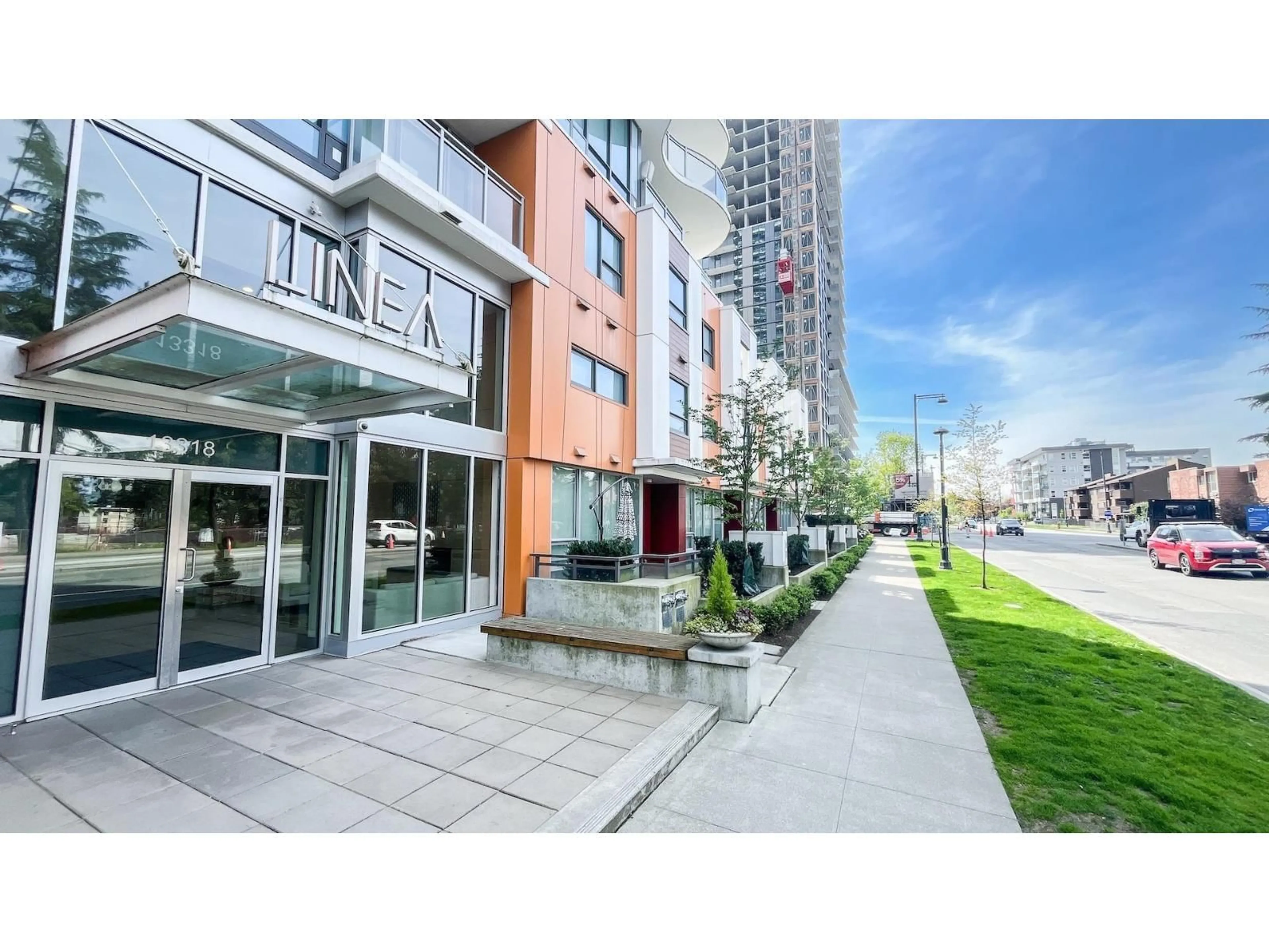 Patio, street for 2001 - 13318 104 AVENUE, Surrey British Columbia V3T0R2
