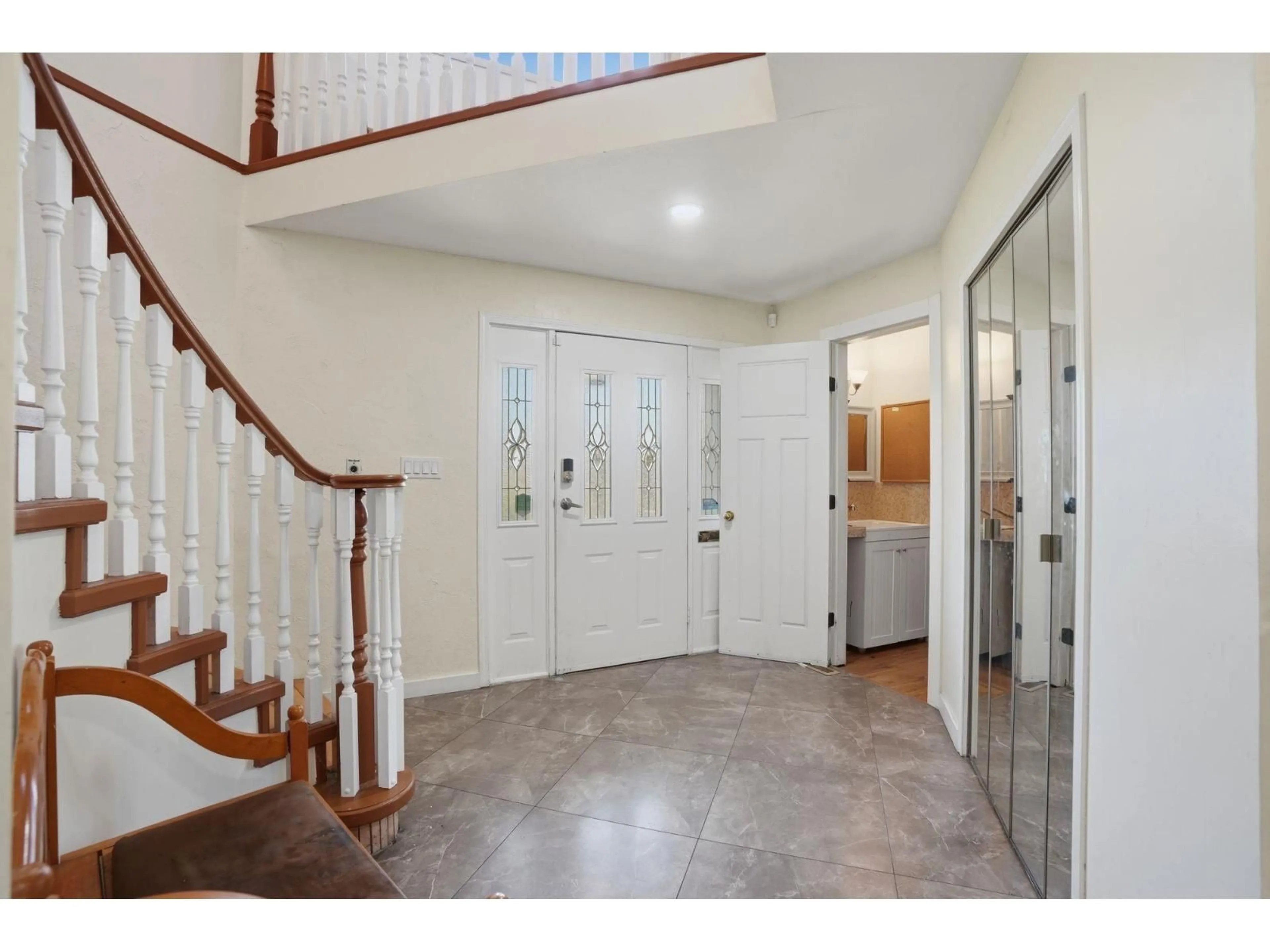 Indoor entryway for 11142 85A AVENUE, Delta British Columbia V4C7C8