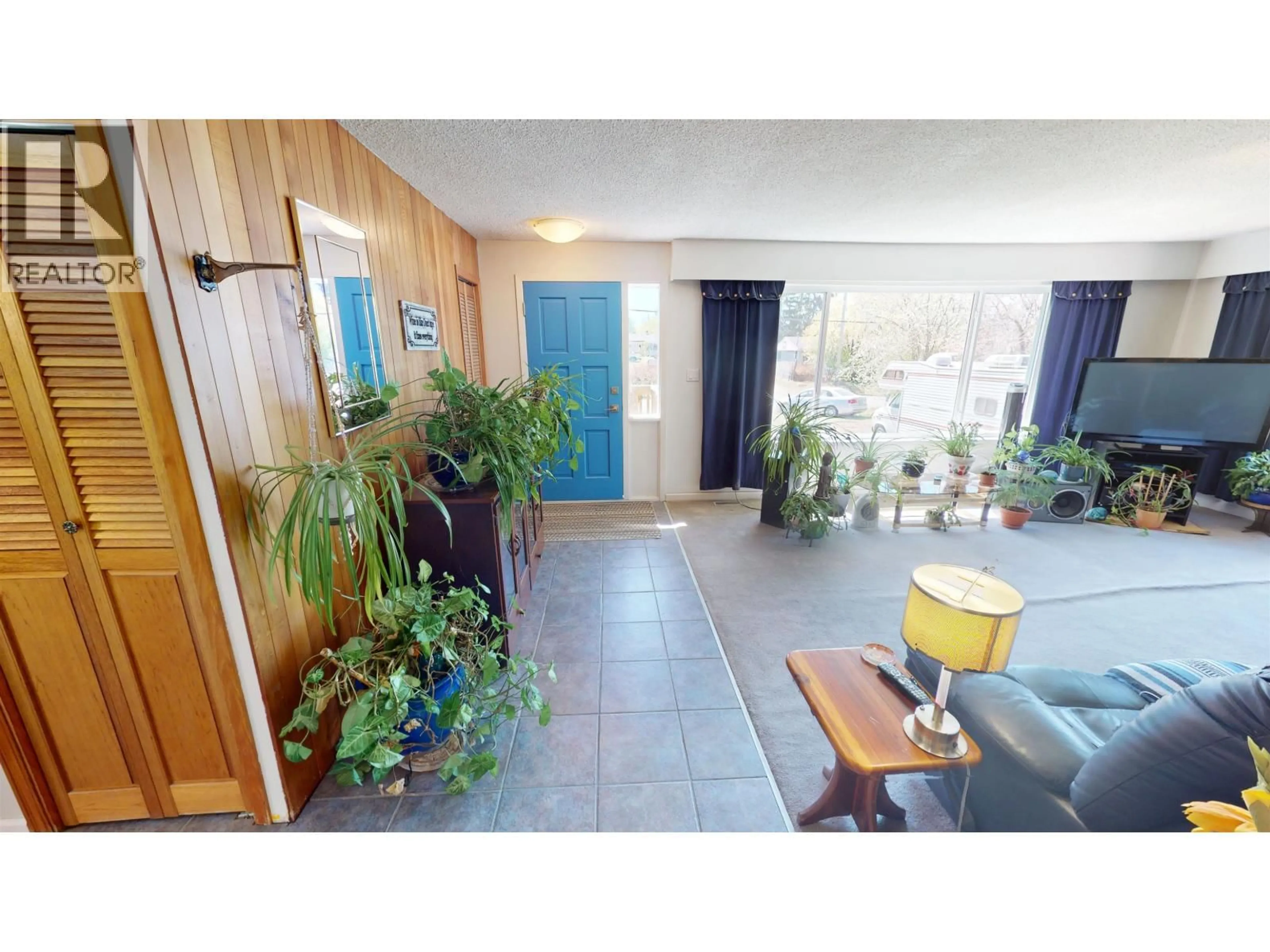 Indoor foyer for 1890 BIRCH AVENUE, Quesnel British Columbia V2J3Y4