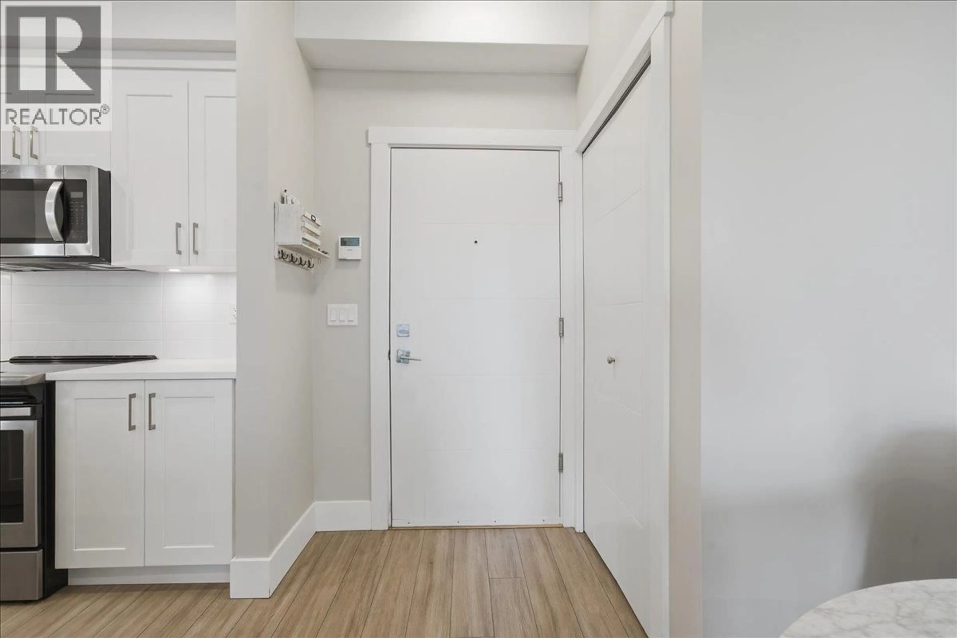 Indoor entryway for 506 - 22335 MCINTOSH AVENUE, Maple Ridge British Columbia V2X3C2