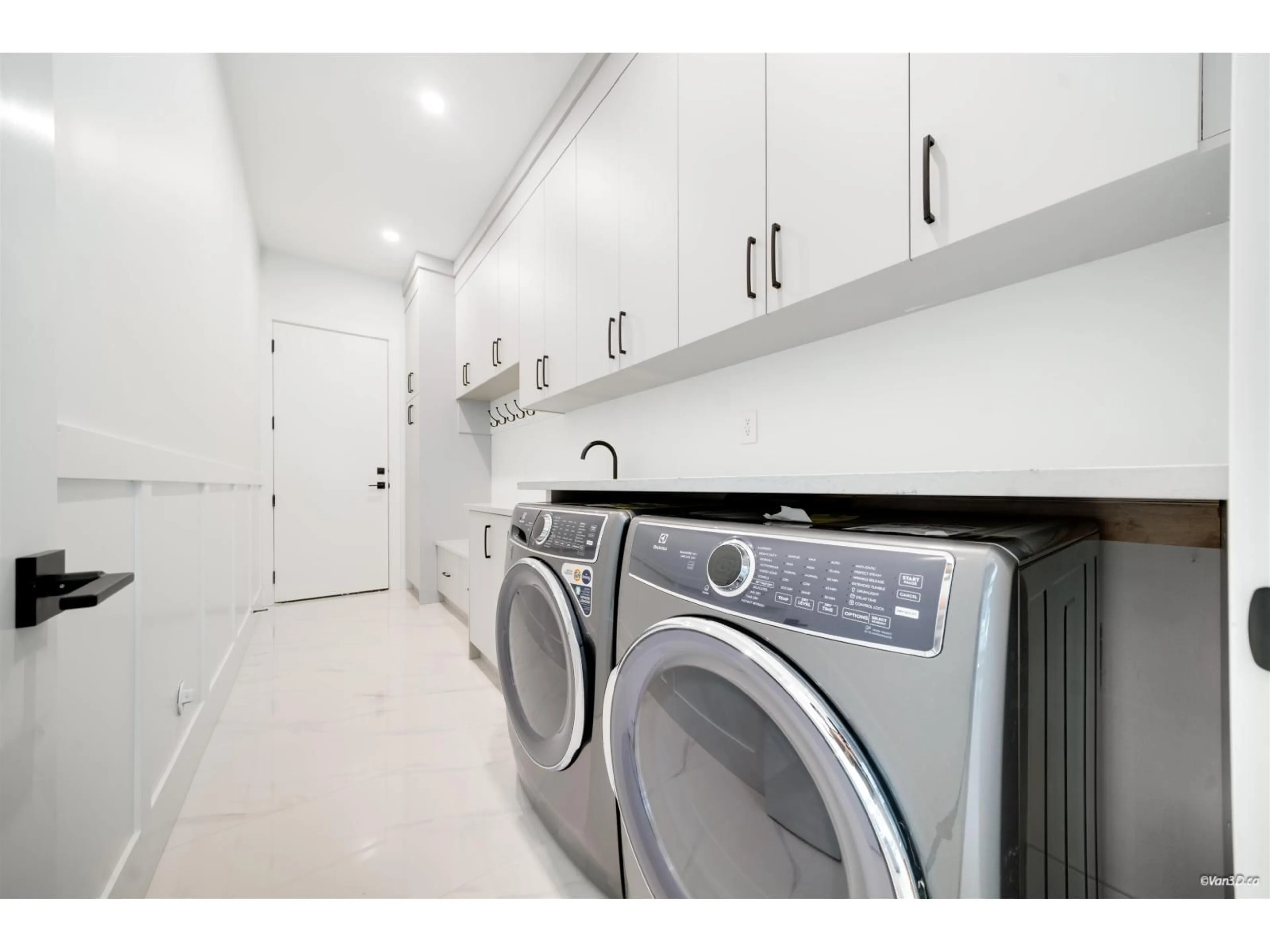 Laundry room for 13030 15 AVENUE, Surrey British Columbia V4A1K7