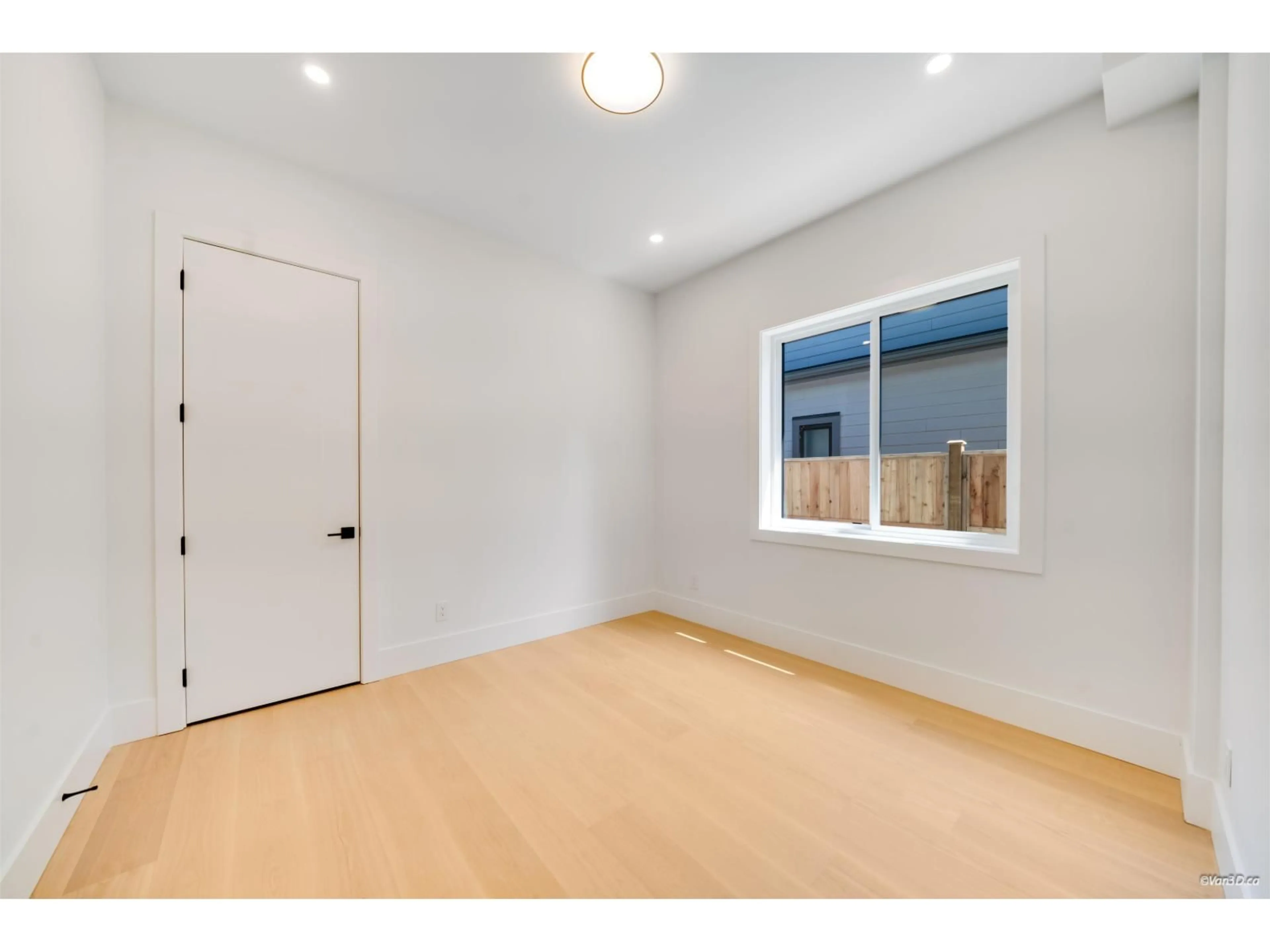A pic of a room for 13030 15 AVENUE, Surrey British Columbia V4A1K7