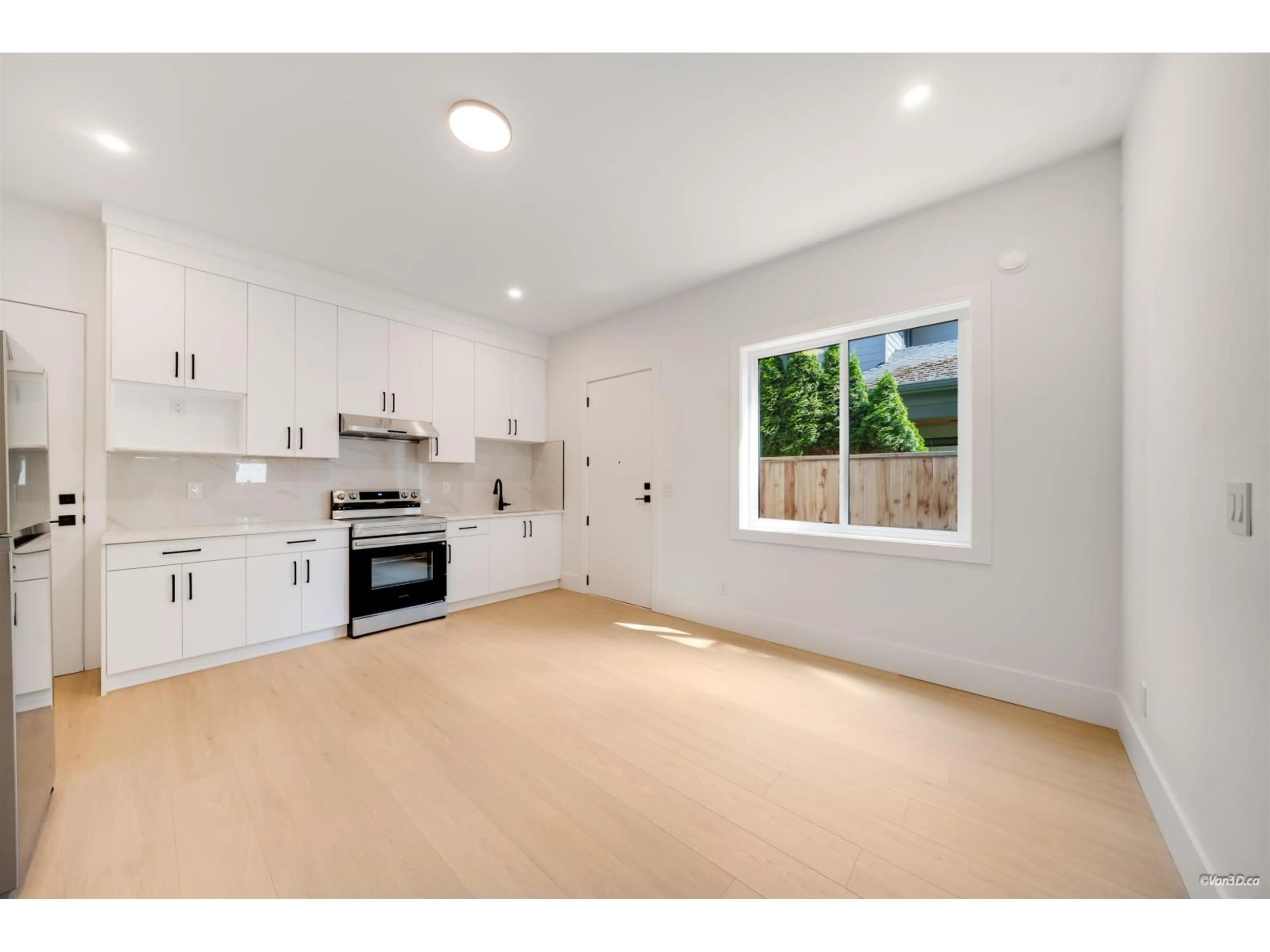 Open concept kitchen, unknown for 13030 15 AVENUE, Surrey British Columbia V4A1K7