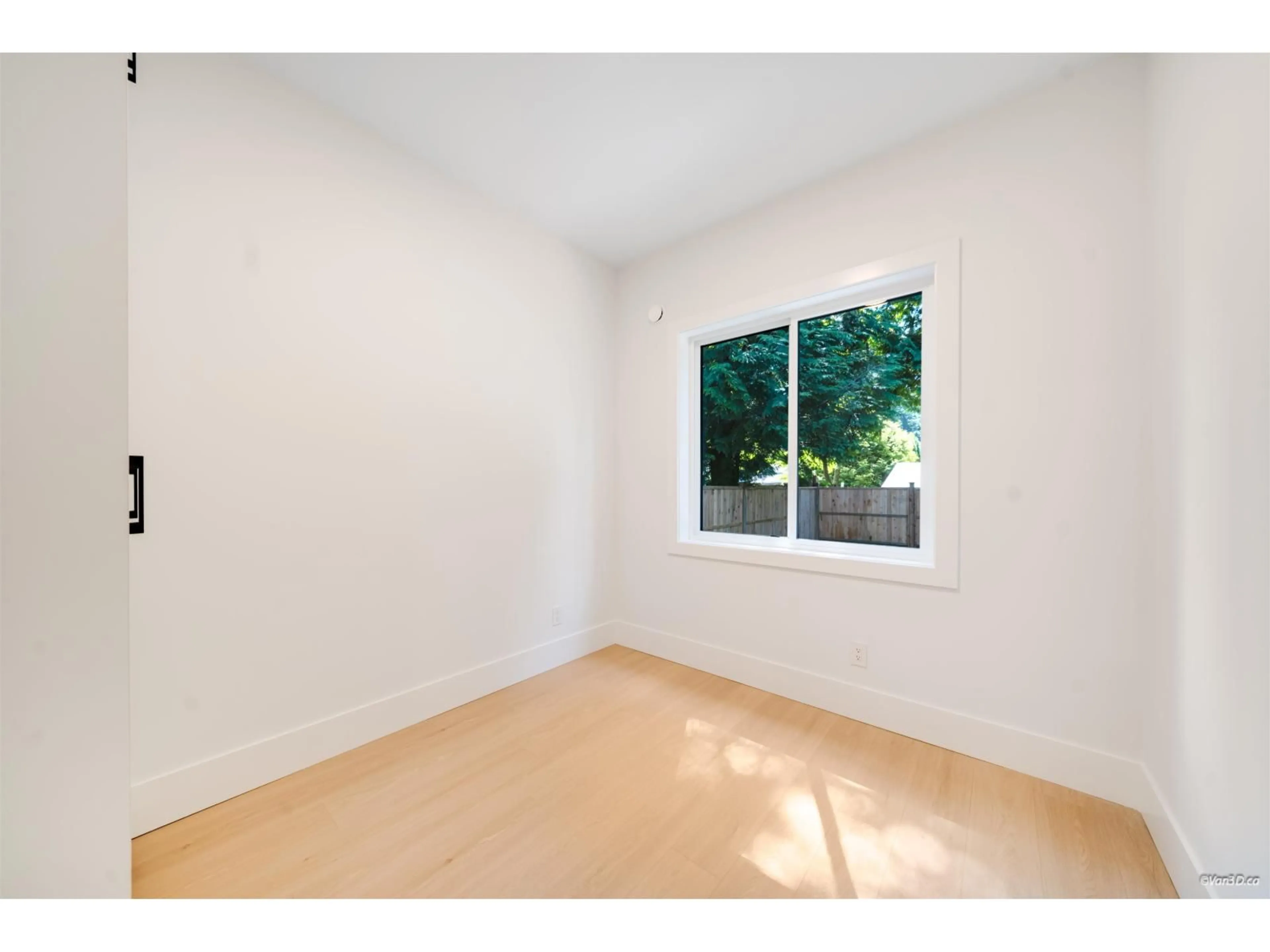 A pic of a room for 13030 15 AVENUE, Surrey British Columbia V4A1K7