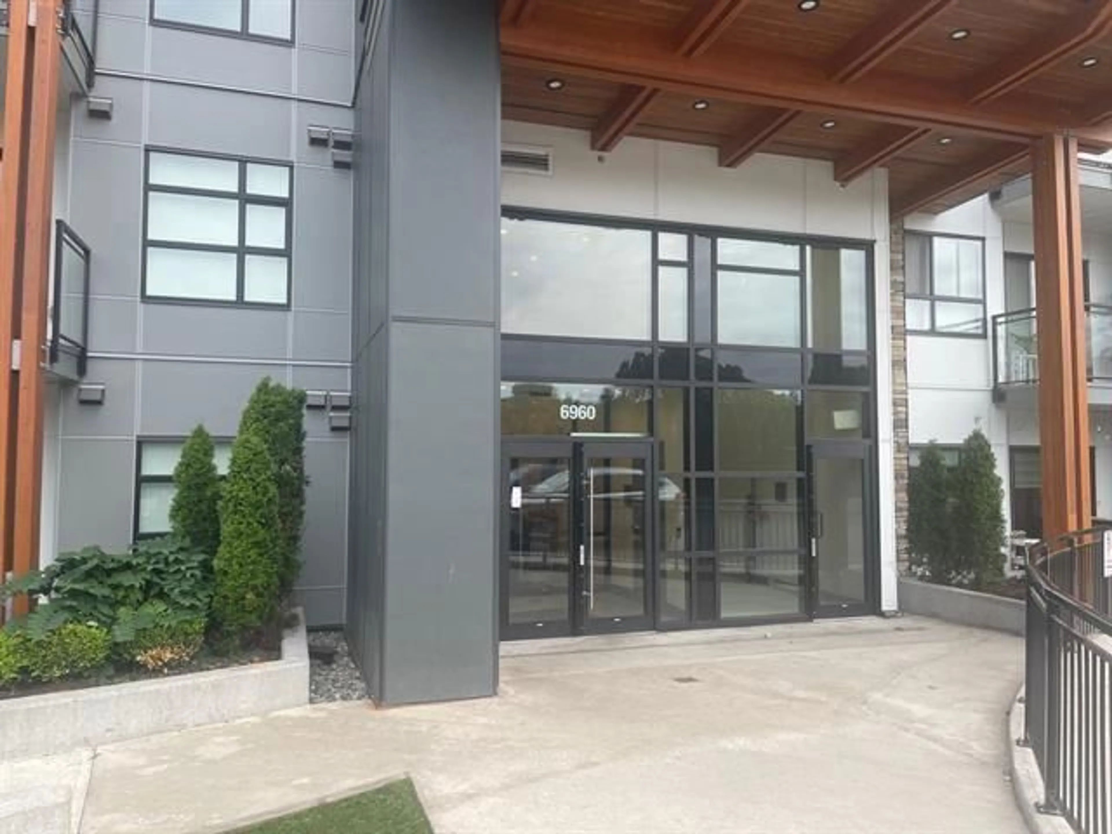Indoor foyer for 301 - 6960 NICHOLSON ROAD, Delta British Columbia V4E0A9