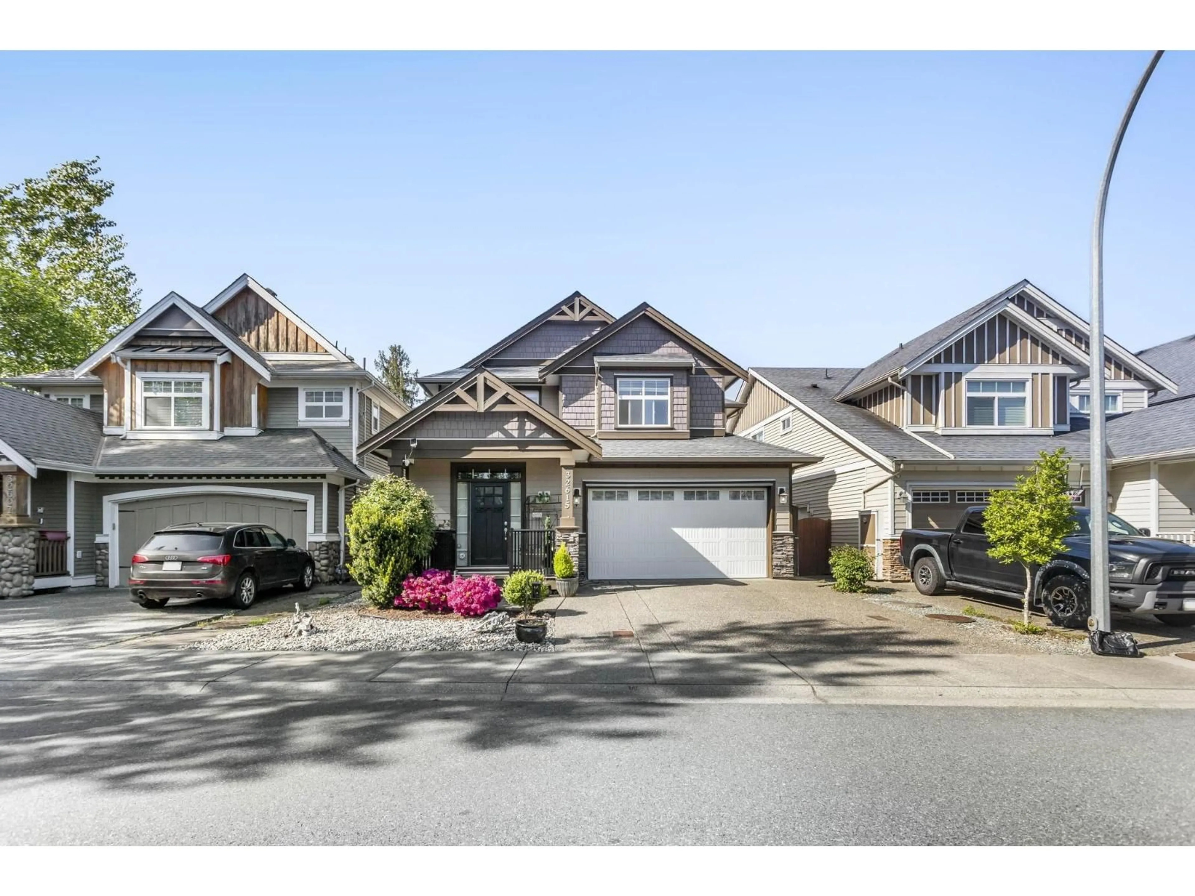 A pic from outside/outdoor area/front of a property/back of a property/a pic from drone, street for 32615 APPLEBY COURT, Mission British Columbia V4S0A4