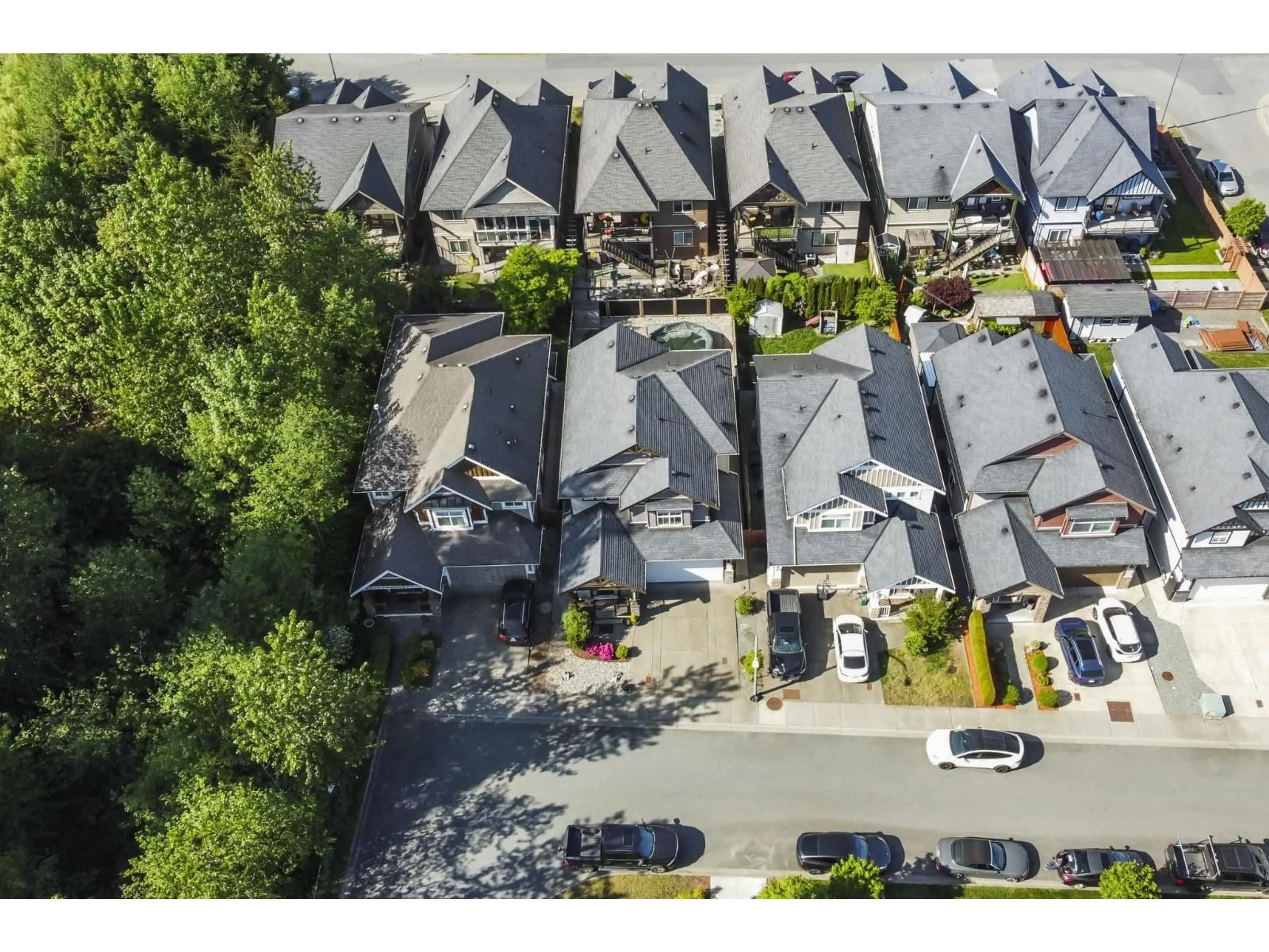 A pic from outside/outdoor area/front of a property/back of a property/a pic from drone, street for 32615 APPLEBY COURT, Mission British Columbia V4S0A4