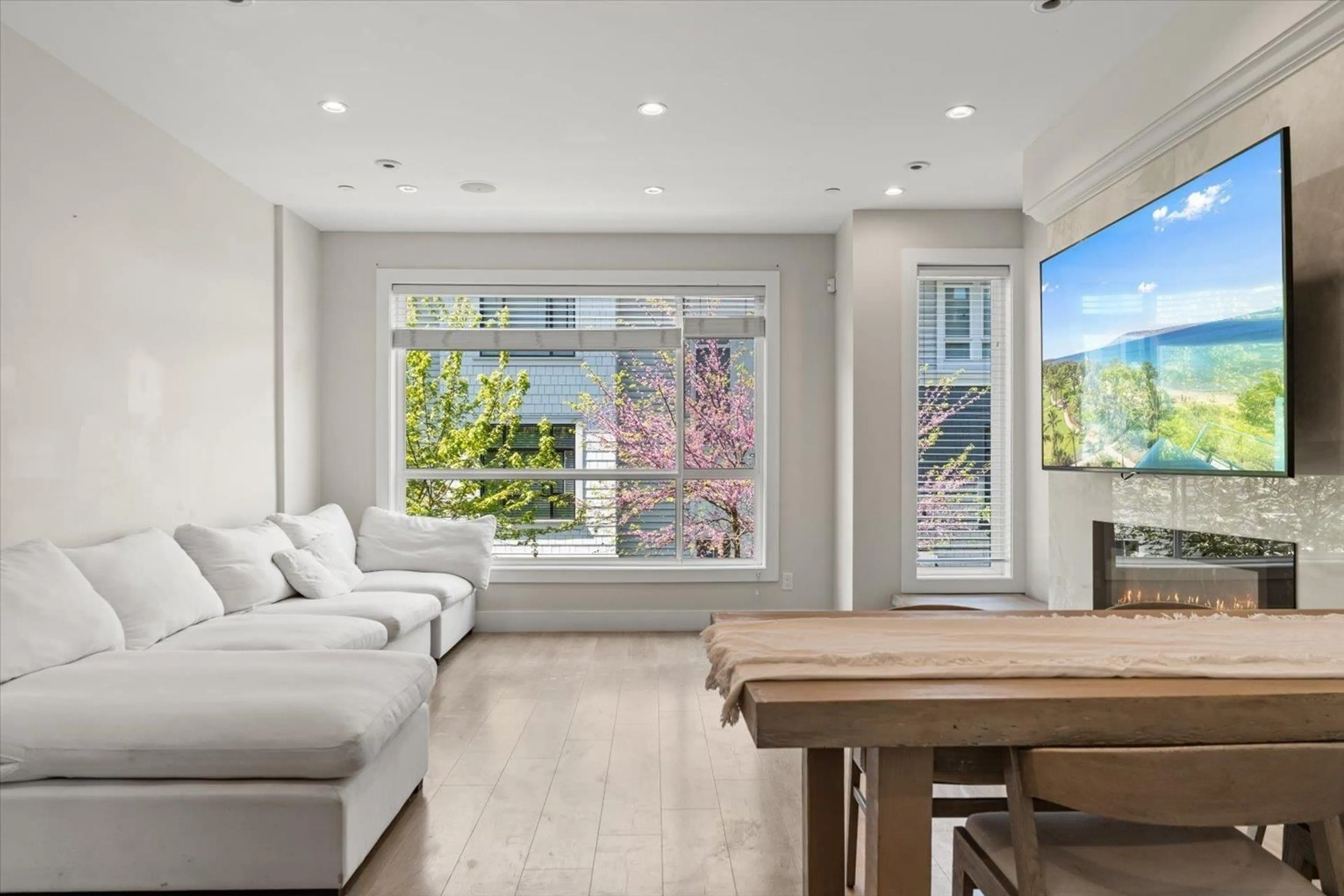 Living room with furniture, unknown for 10 - 16511 WATSON DRIVE, Surrey British Columbia V4N6T7