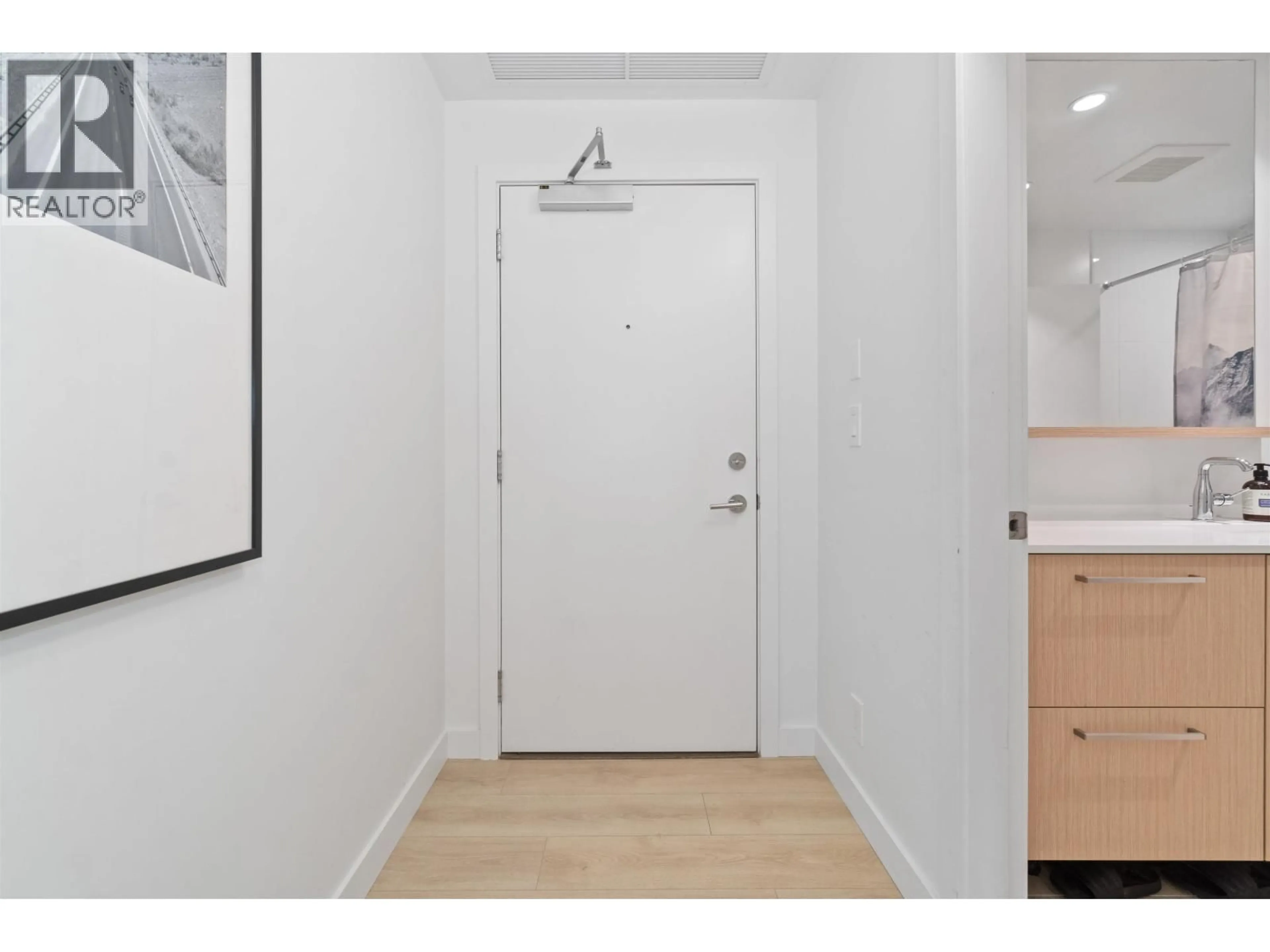Indoor entryway for 907 - 567 CLARKE ROAD, Coquitlam British Columbia V3J0K7