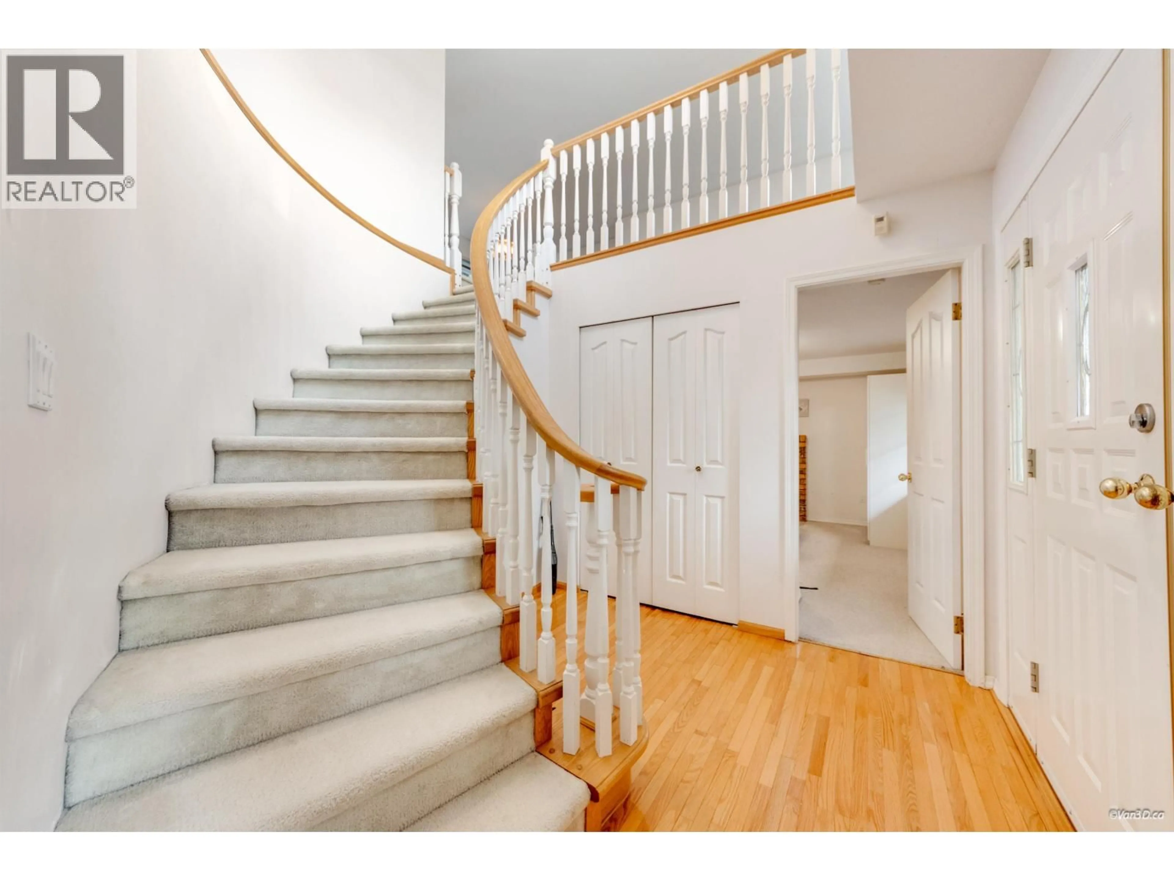 Stairs for 3315 EL CASA COURT, Coquitlam British Columbia V3E2P9