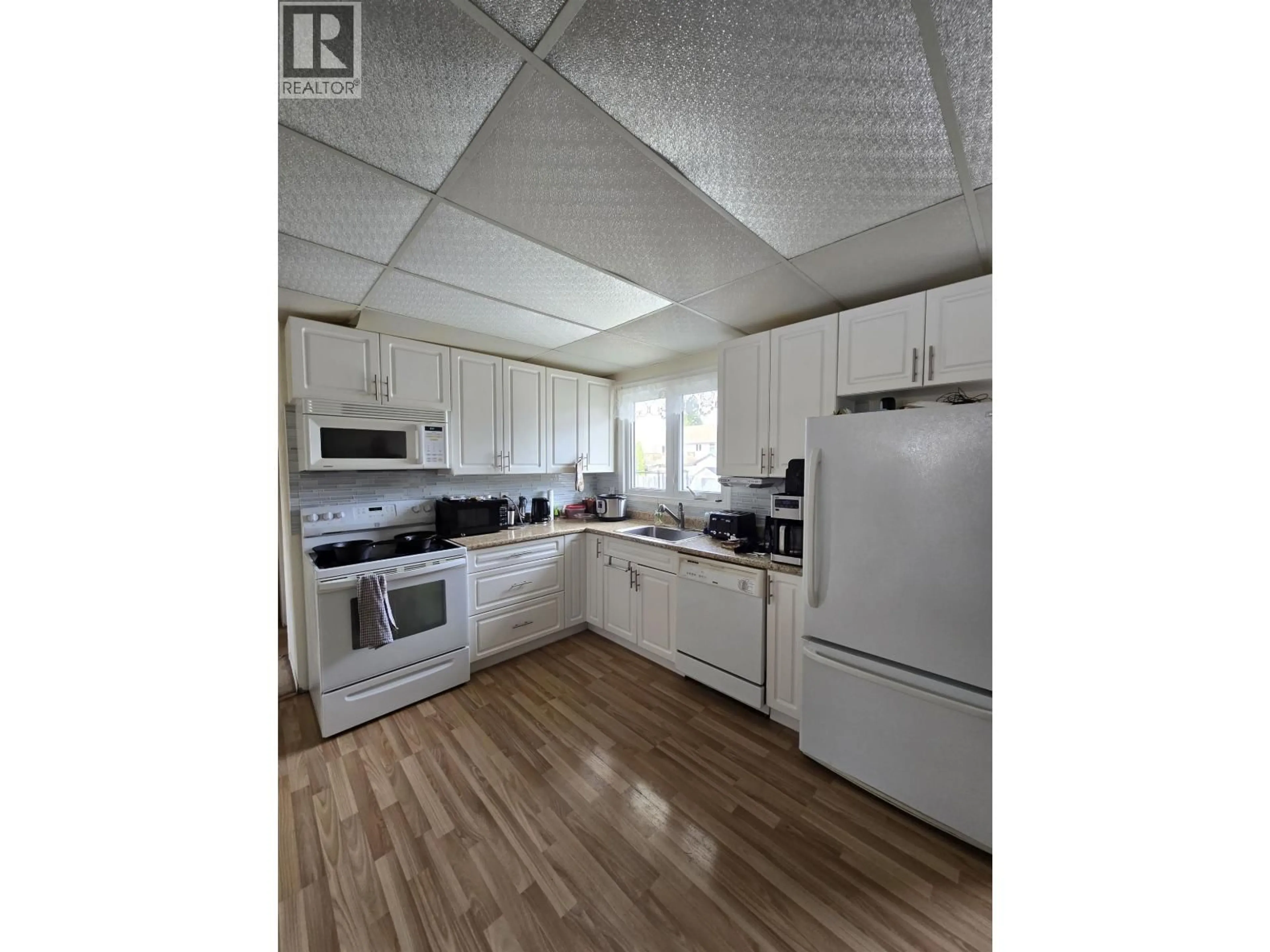 Standard kitchen, wood/laminate floor for 11 BAKER ROAD, Mackenzie British Columbia V0J2C0