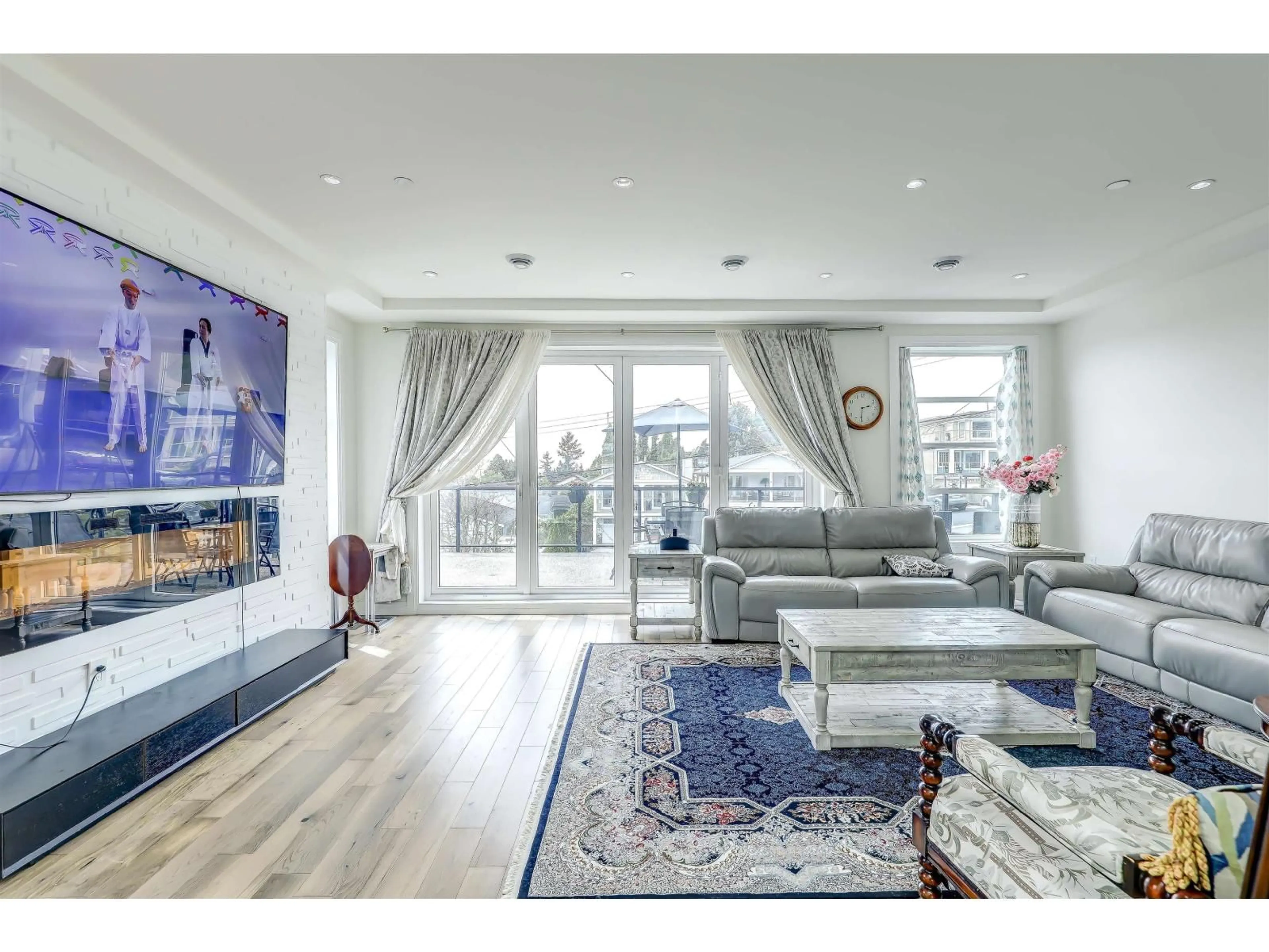 Living room with furniture, unknown for 958 KEIL STREET, White Rock British Columbia V4B4V7