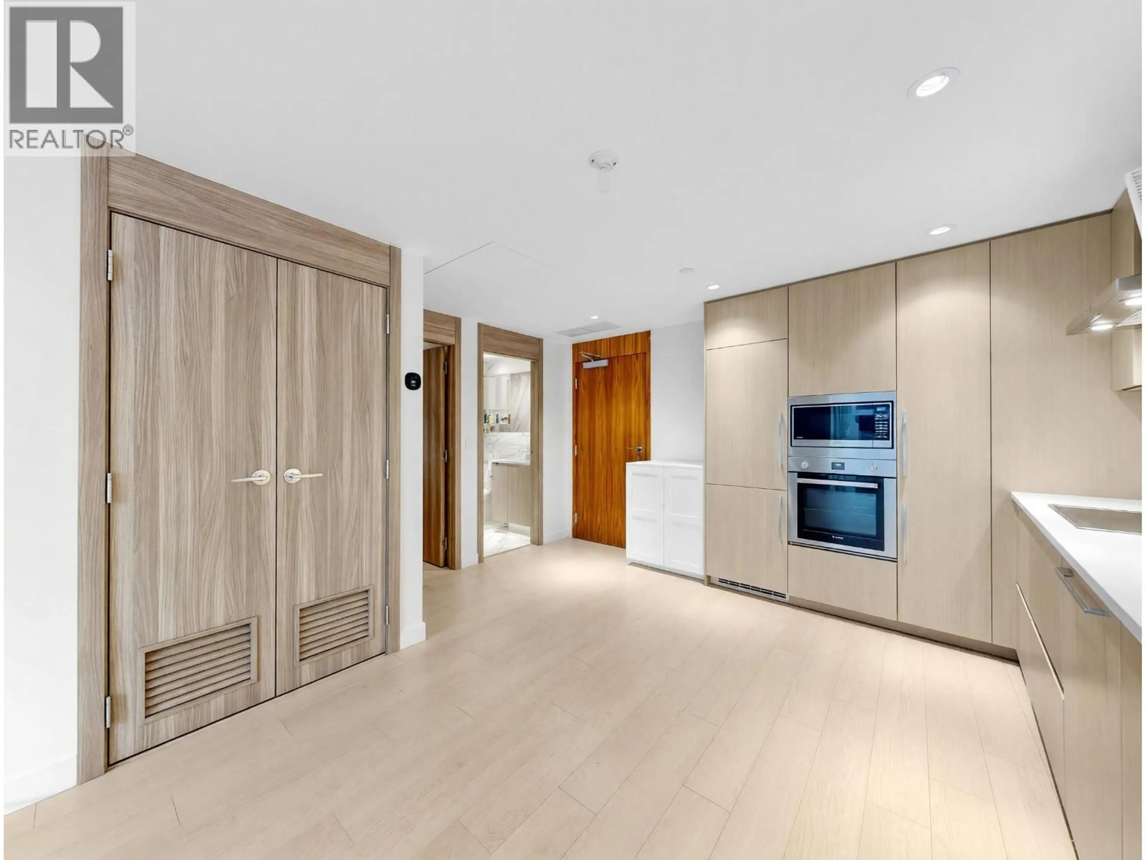 Open concept kitchen, wood/laminate floor for 586 - 8671 HAZELBRIDGE WAY, Richmond British Columbia V6X0W9