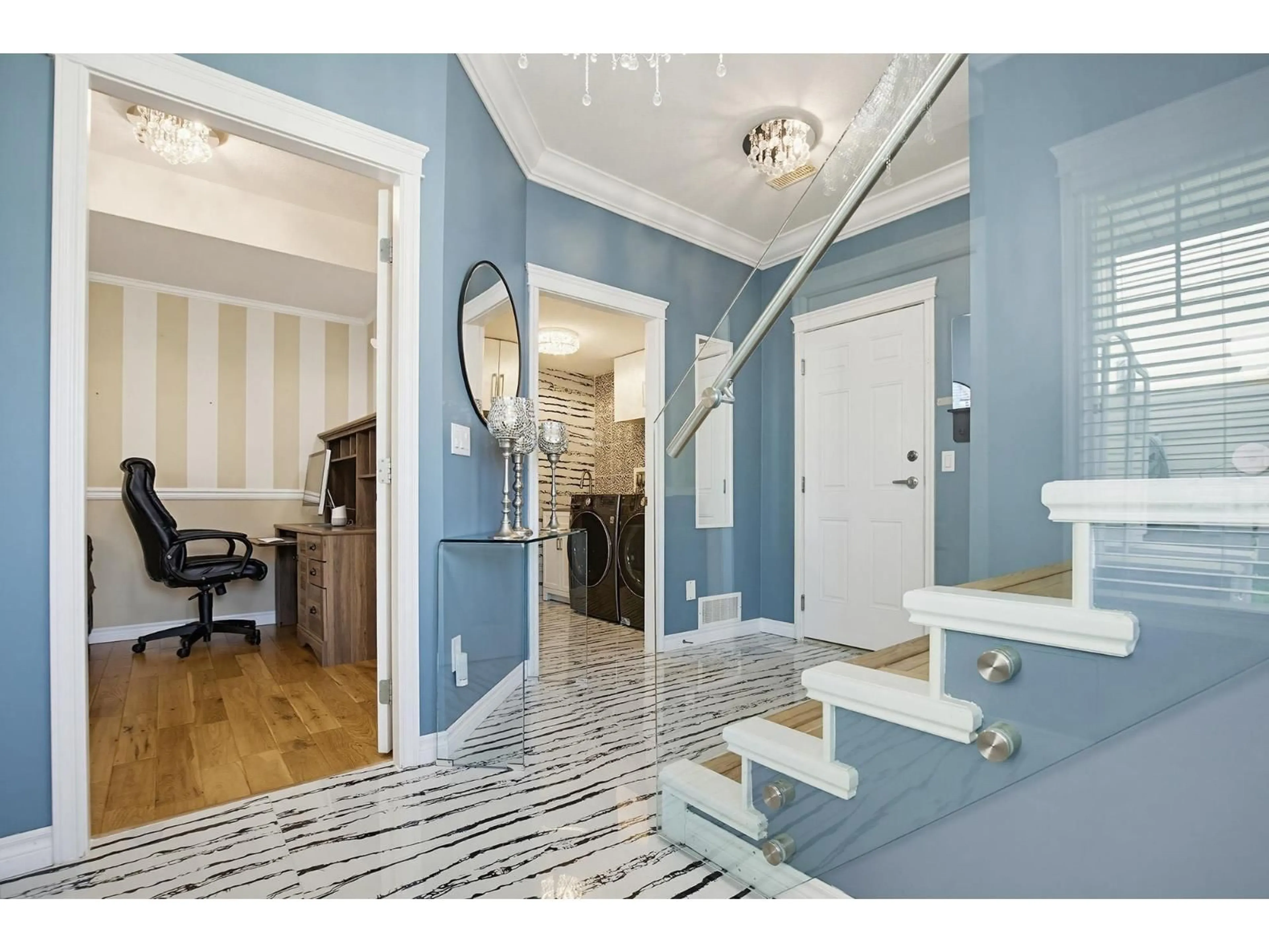 Indoor entryway for 46082 BRIDLE RIDGE CRESCENT, Chilliwack British Columbia V2R5W3