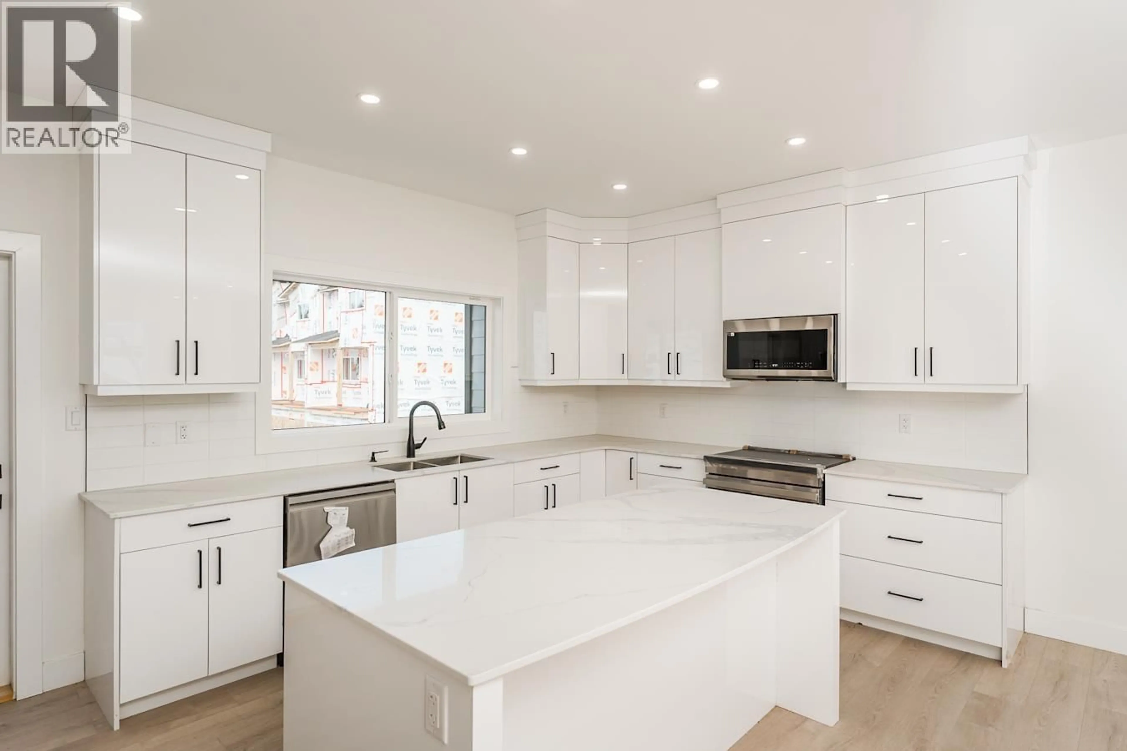 Open concept kitchen, unknown for 2395 ROWE STREET, Prince George British Columbia V2N0K5