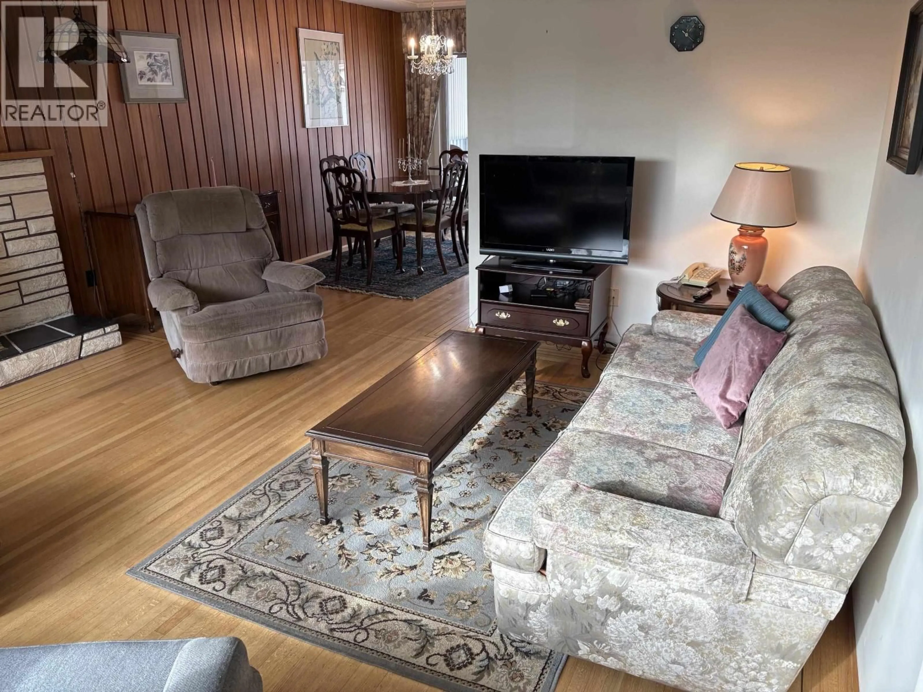 Living room with furniture, wood/laminate floor for 2717 WAVERLEY AVENUE, Vancouver British Columbia V5S1E9