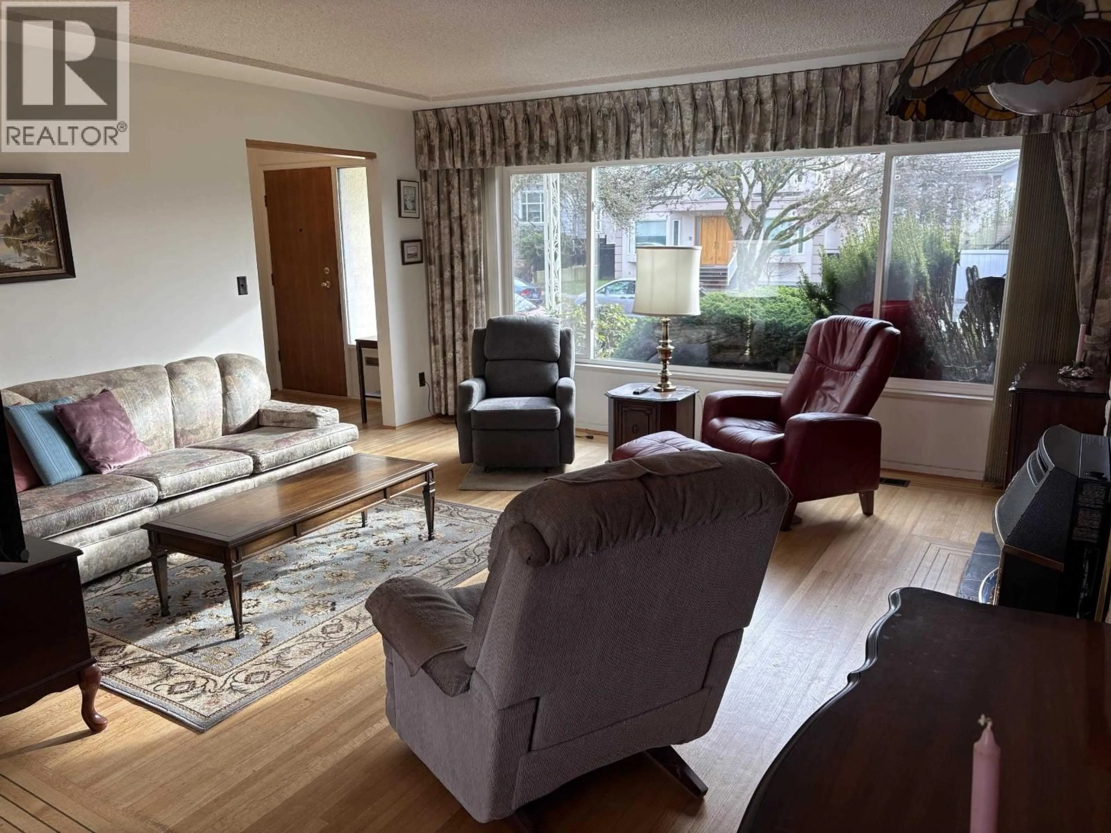 Living room with furniture, wood/laminate floor for 2717 WAVERLEY AVENUE, Vancouver British Columbia V5S1E9