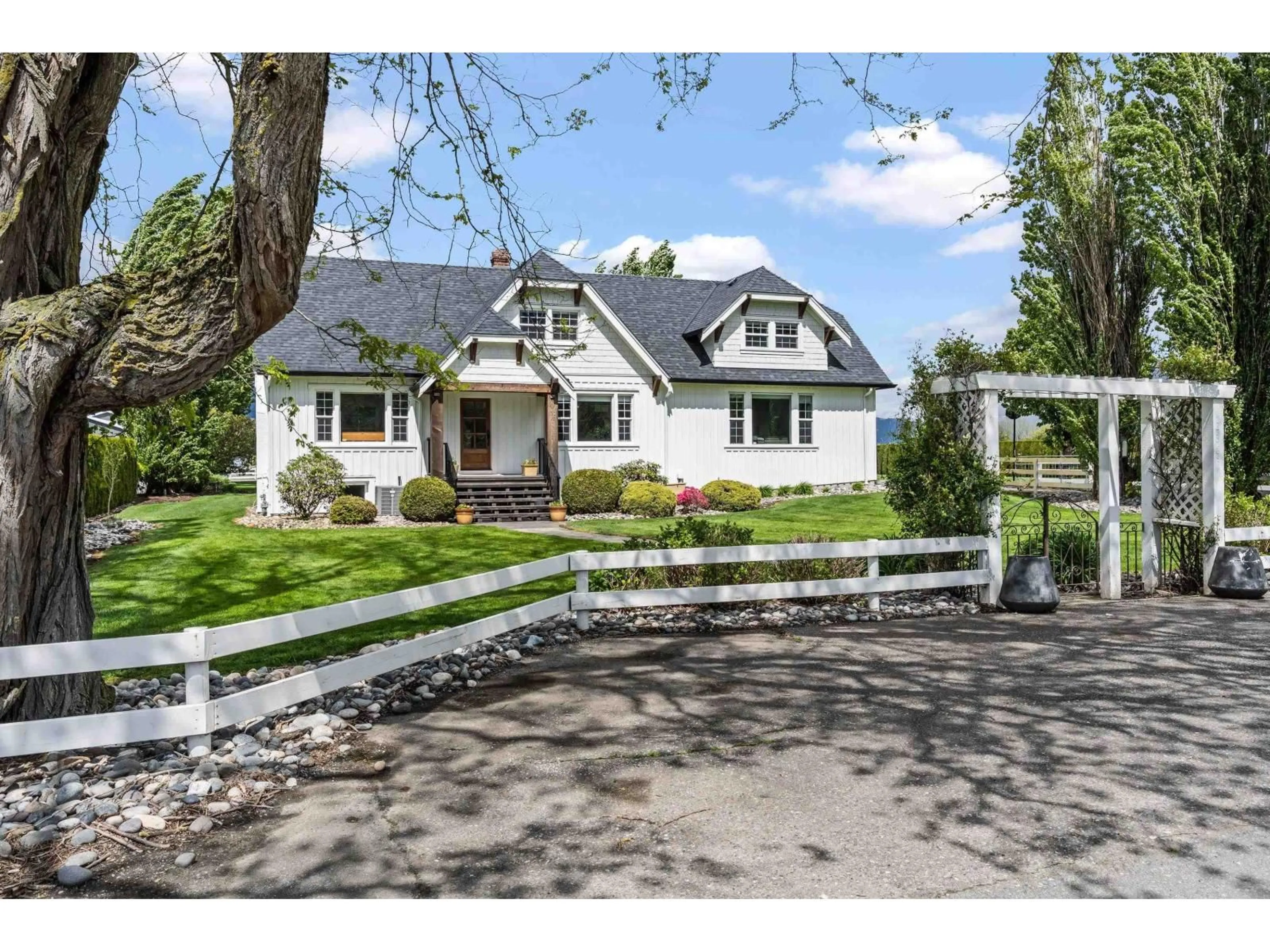 Home with vinyl exterior material, street for 42383 SINCLAIR ROAD, Sardis - Greendale British Columbia V2R4N8