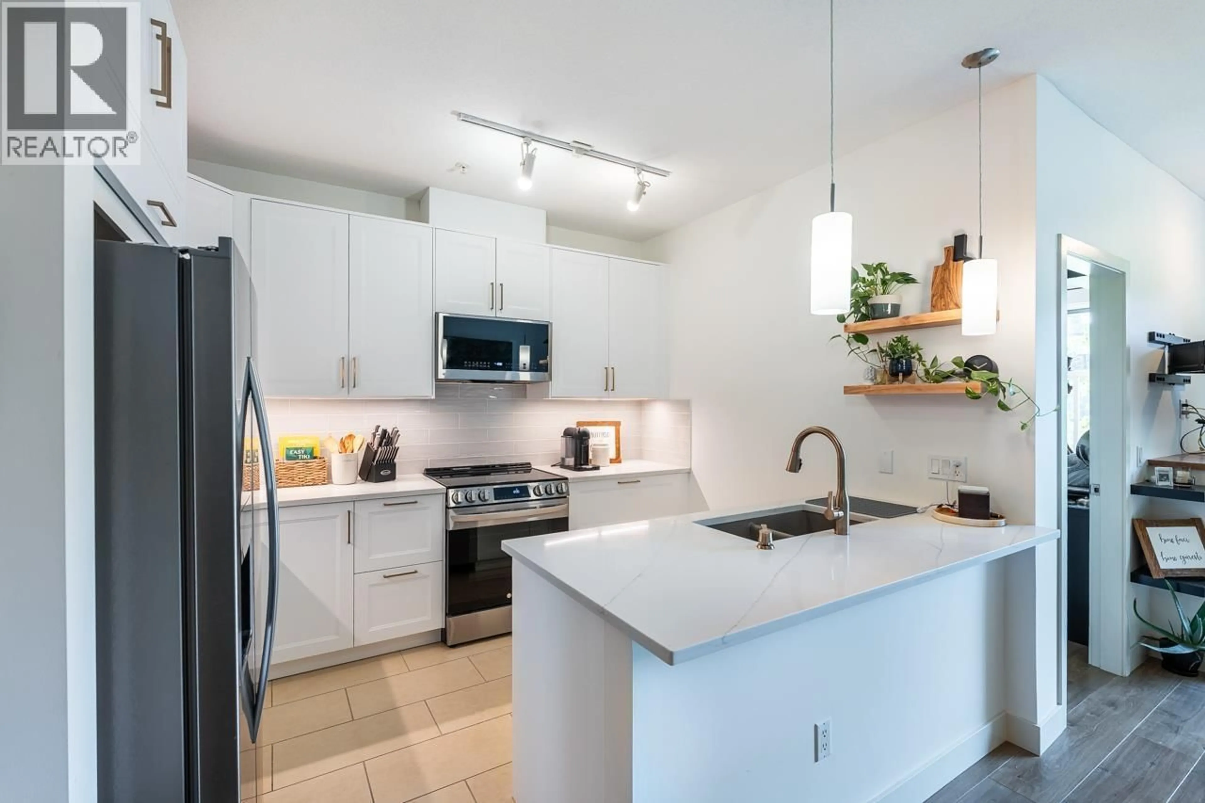 Open concept kitchen, ceramic/tile floor for 318 - 2477 KELLY AVENUE, Port Coquitlam British Columbia V3C0B3