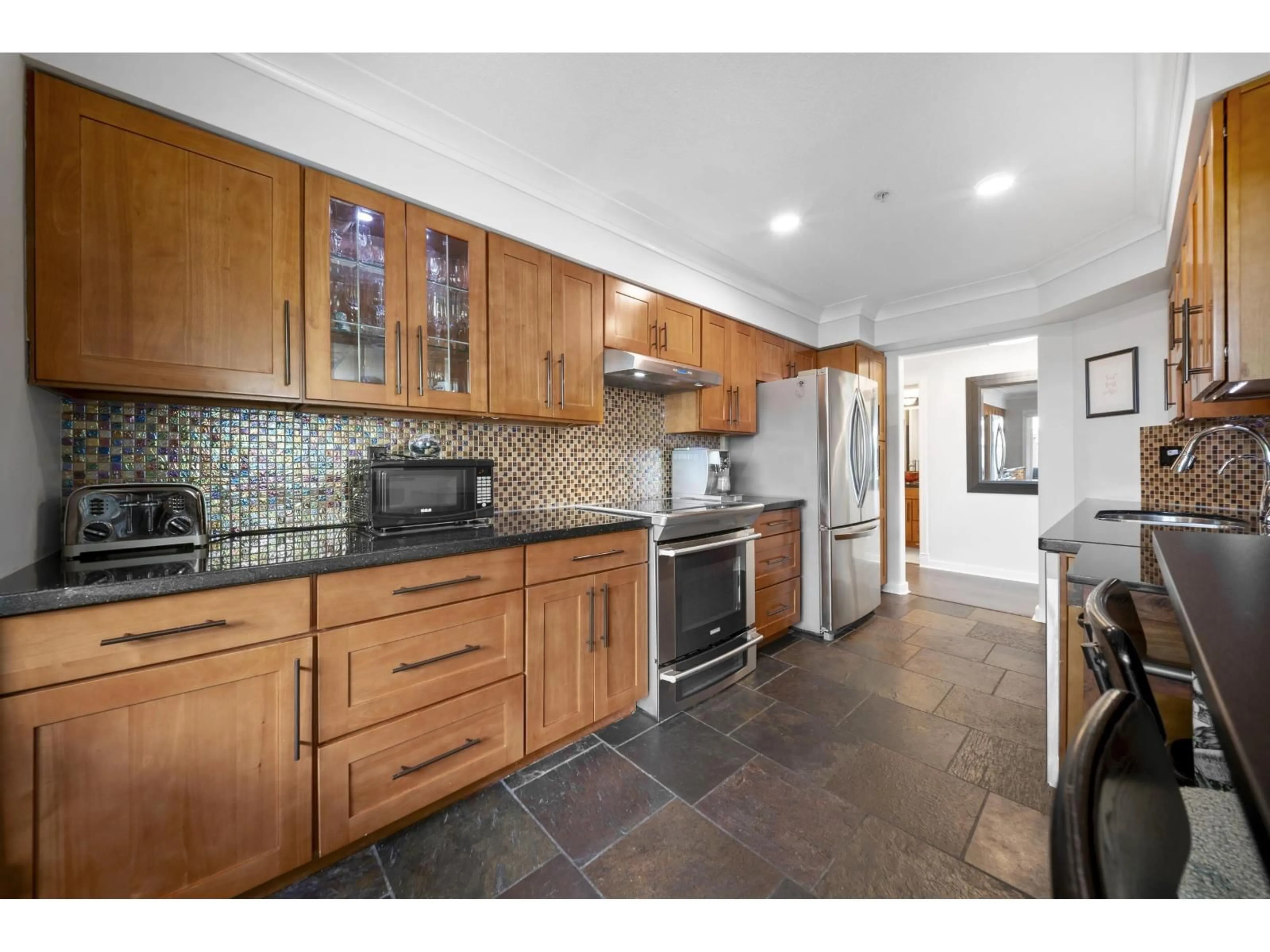 Open concept kitchen, ceramic/tile floor for 104 - 15342 20 AVENUE, Surrey British Columbia V4A2A3