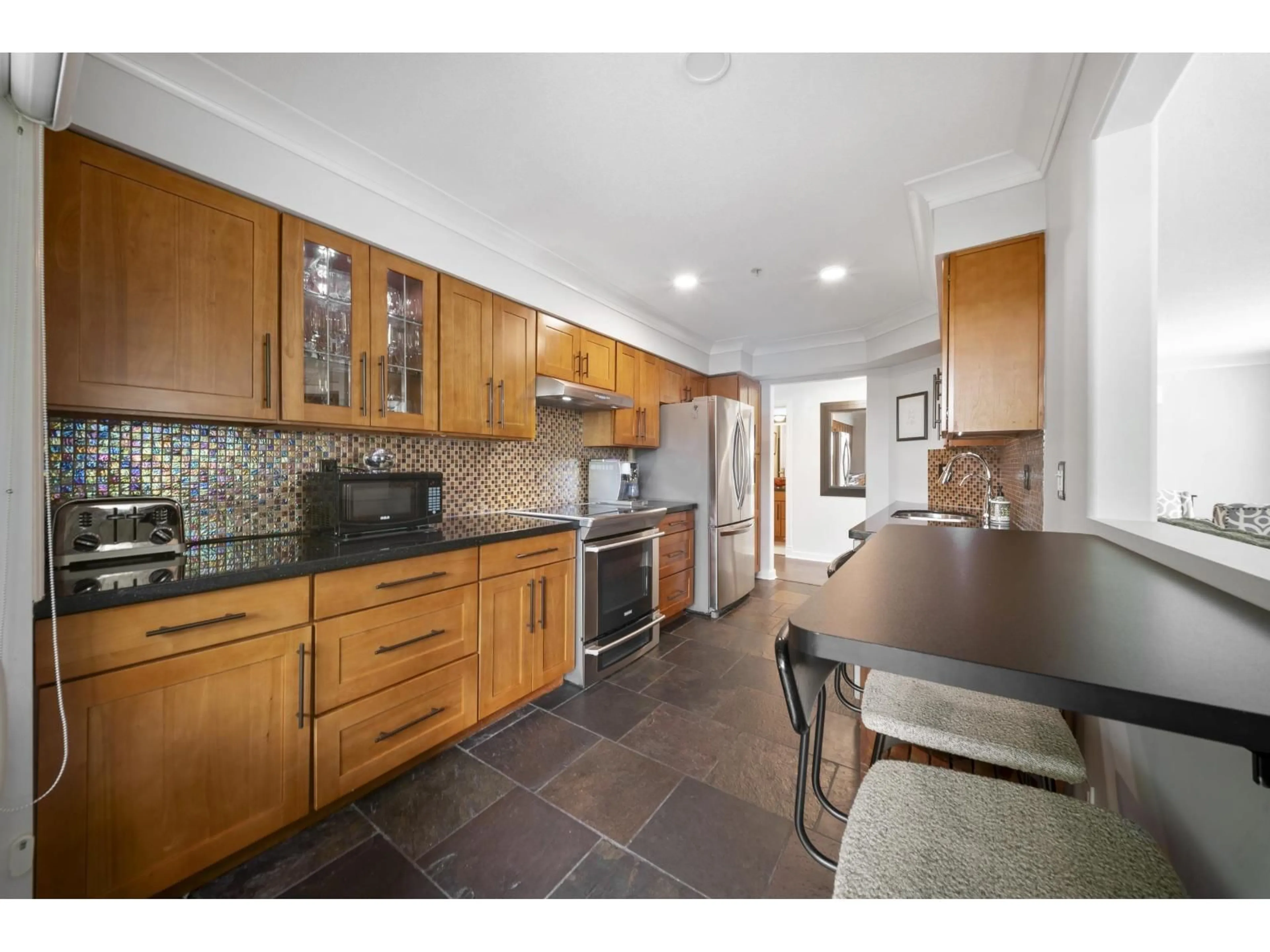 Open concept kitchen, ceramic/tile floor for 104 - 15342 20 AVENUE, Surrey British Columbia V4A2A3