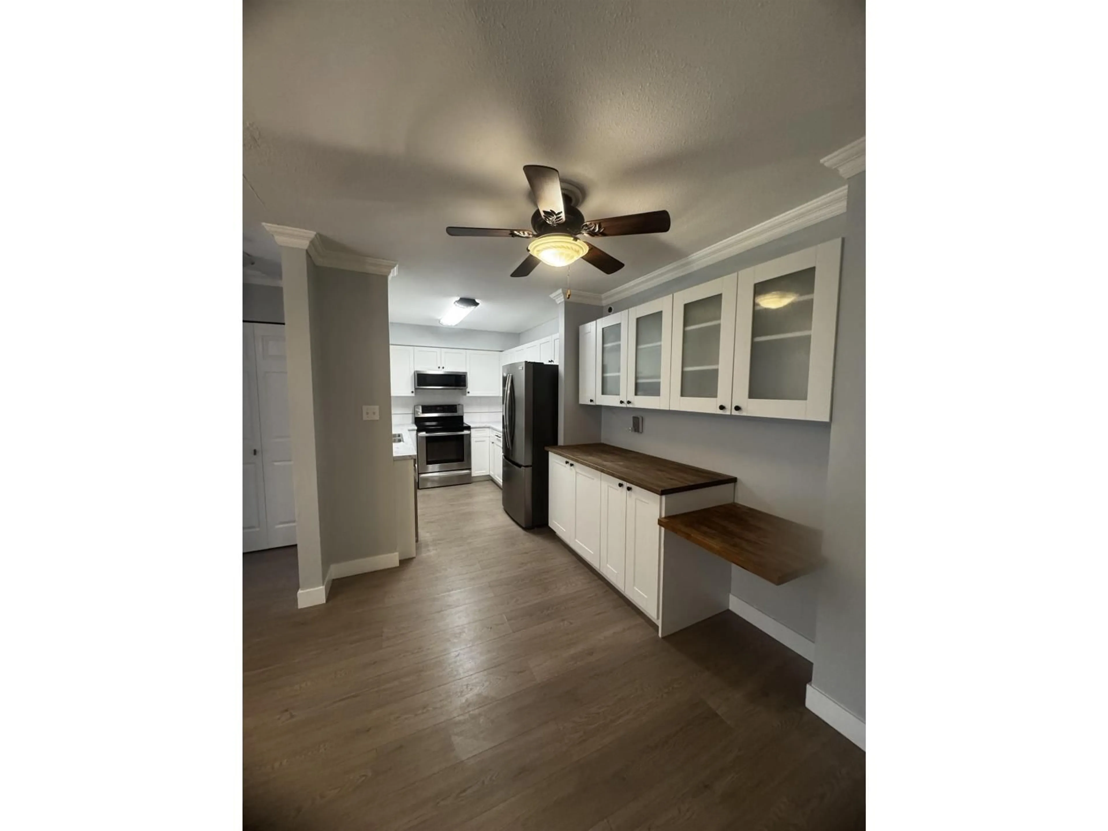 Open concept kitchen, wood/laminate floor for 106 - 1533 BEST STREET, White Rock British Columbia V4B4E9