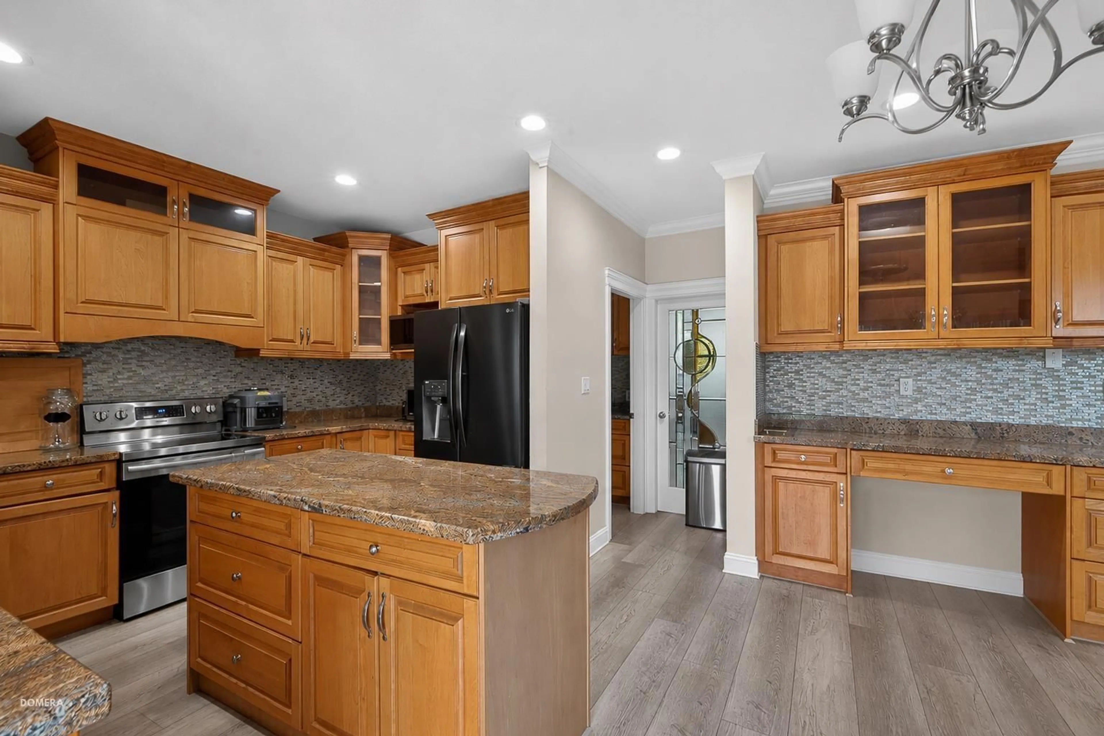 Open concept kitchen, ceramic/tile floor for 7186 ELWOOD DRIVE, Chilliwack British Columbia V2R1G8