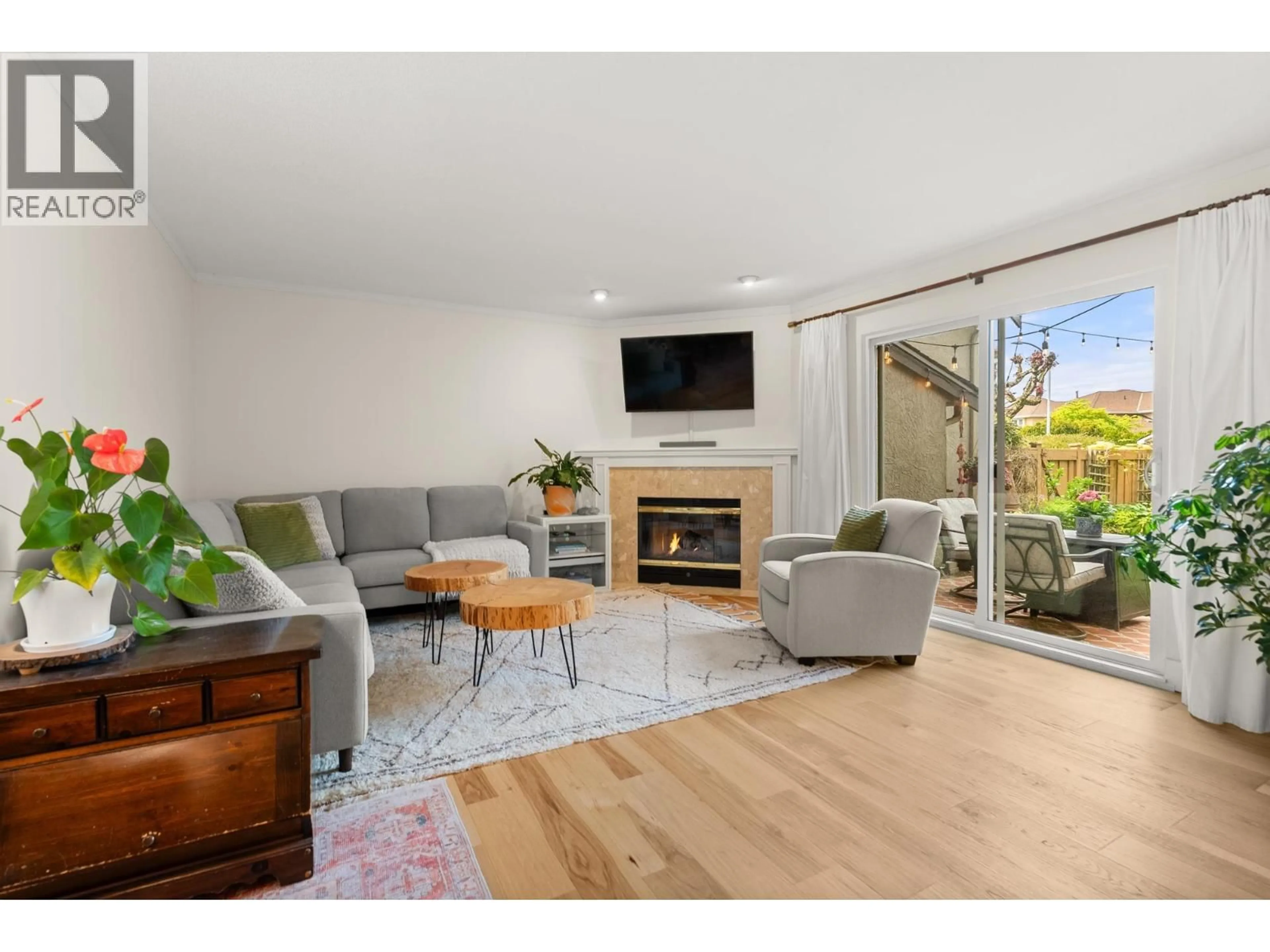 Living room with furniture, wood/laminate floor for 25 - 12438 BRUNSWICK PLACE, Richmond British Columbia V7E6K6
