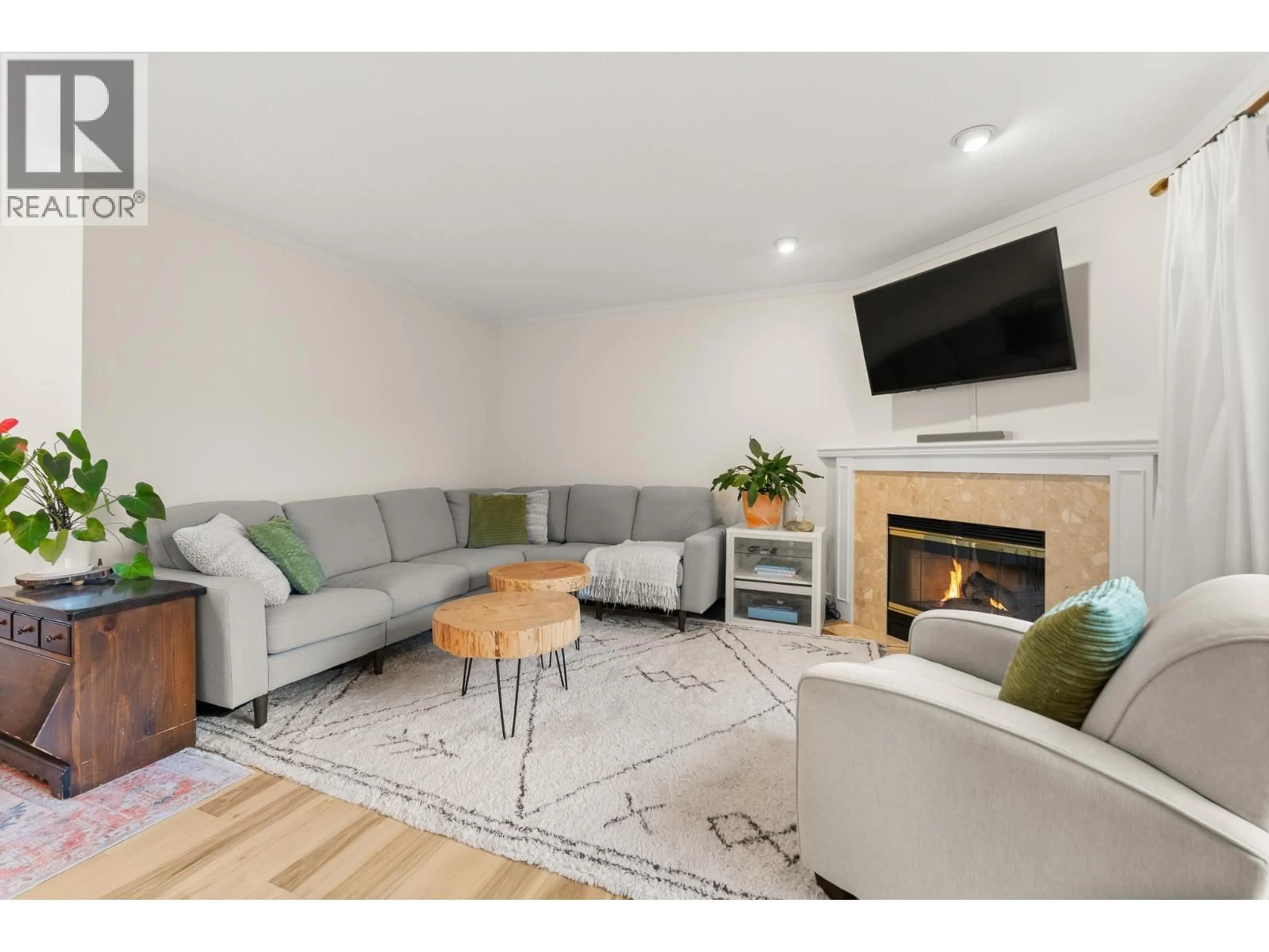 Living room with furniture, wood/laminate floor for 25 - 12438 BRUNSWICK PLACE, Richmond British Columbia V7E6K6