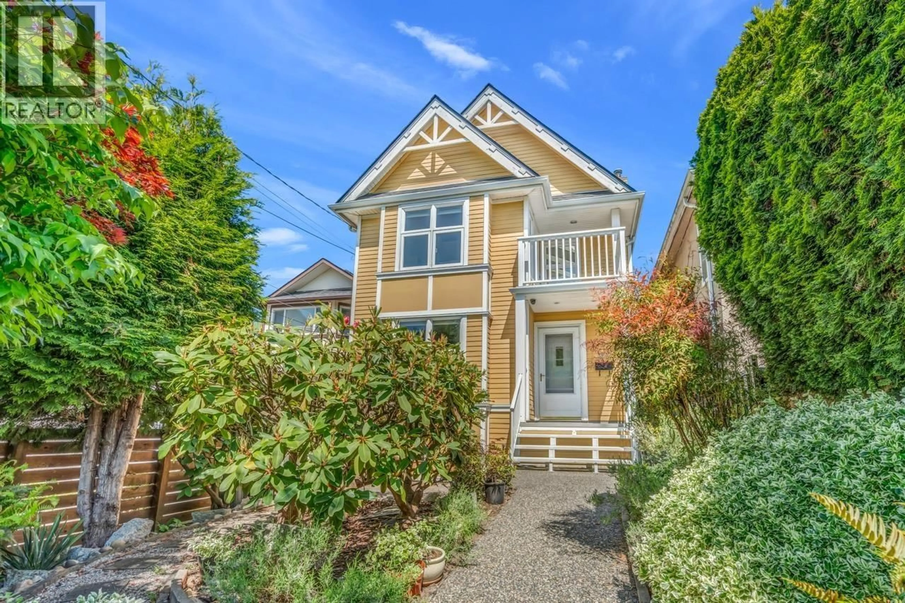 Home with vinyl exterior material, street for 517 ATLANTIC STREET, Vancouver British Columbia V6A2J8
