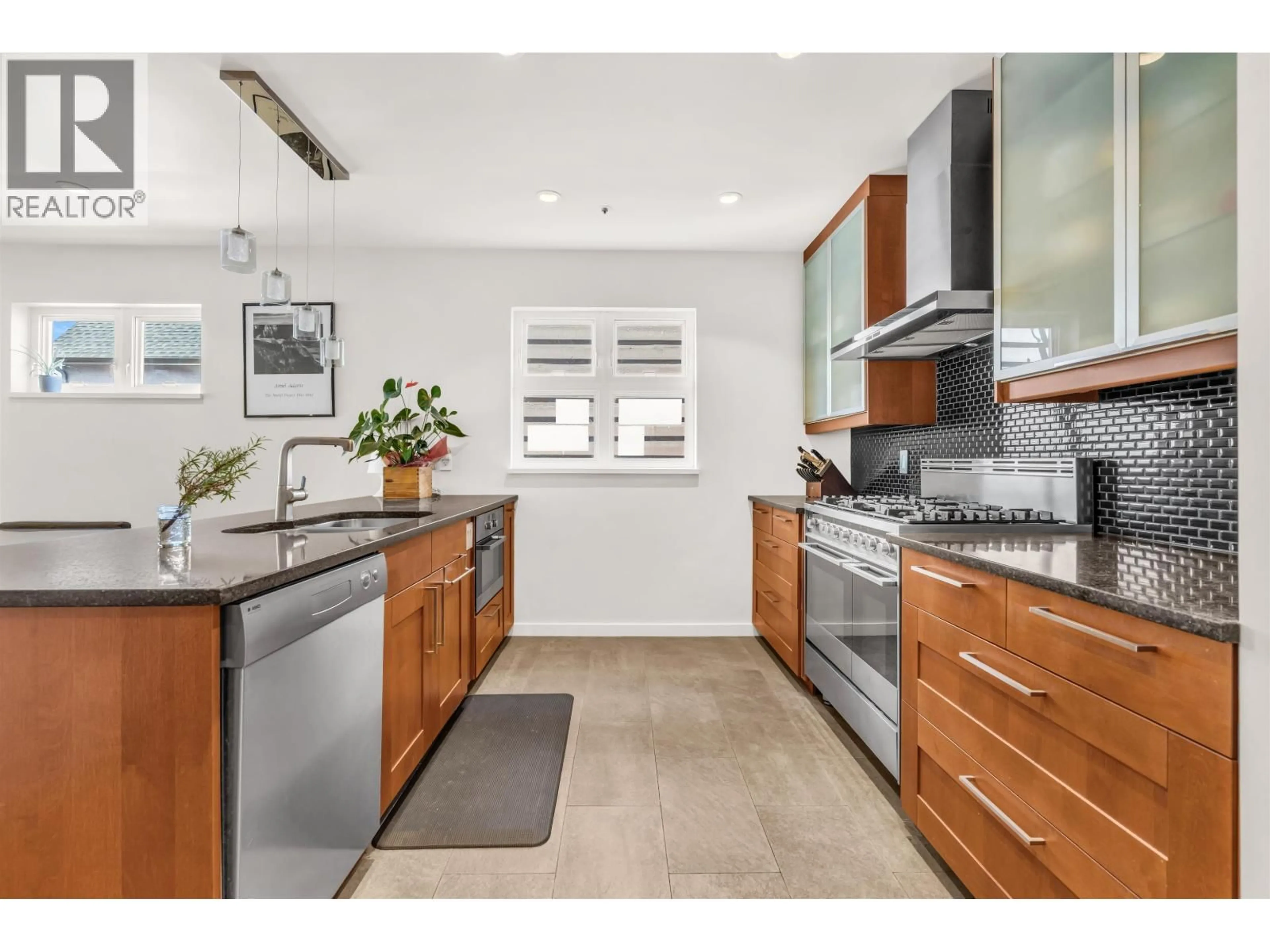 Open concept kitchen, unknown for 517 ATLANTIC STREET, Vancouver British Columbia V6A2J8