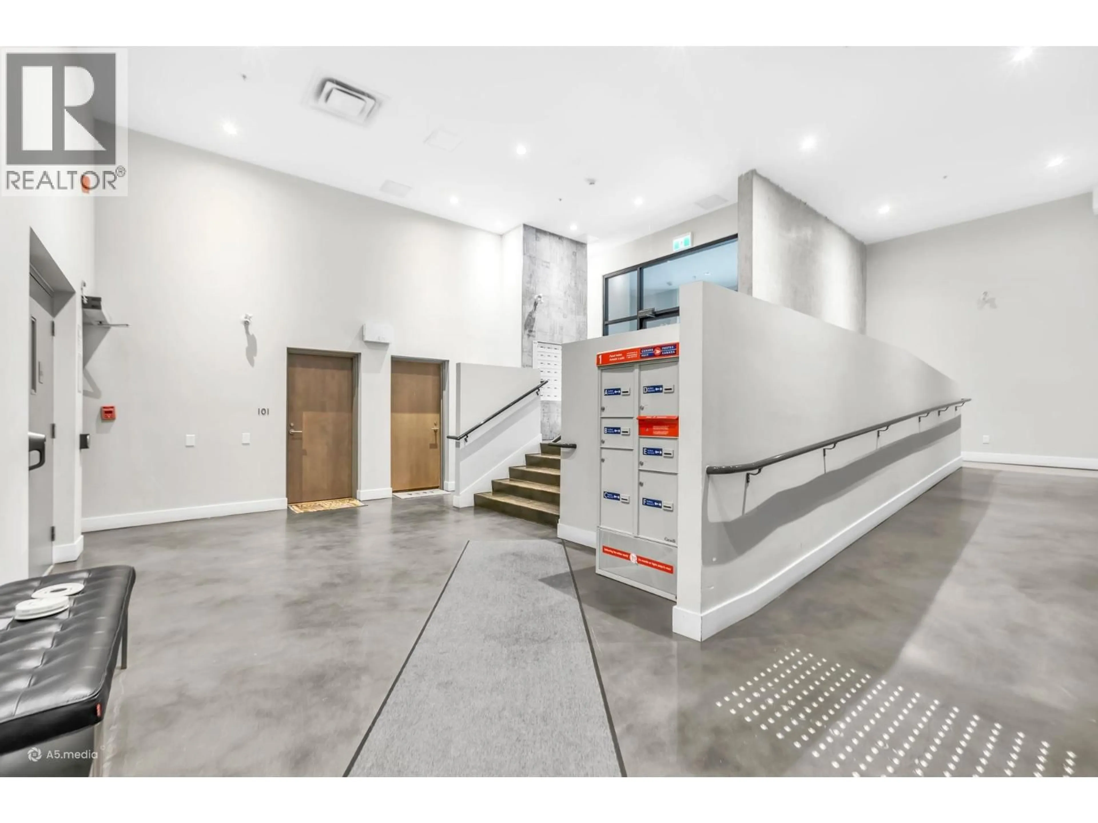 Indoor foyer for 506 - 2477 CAROLINA STREET, Vancouver British Columbia V5T0G8