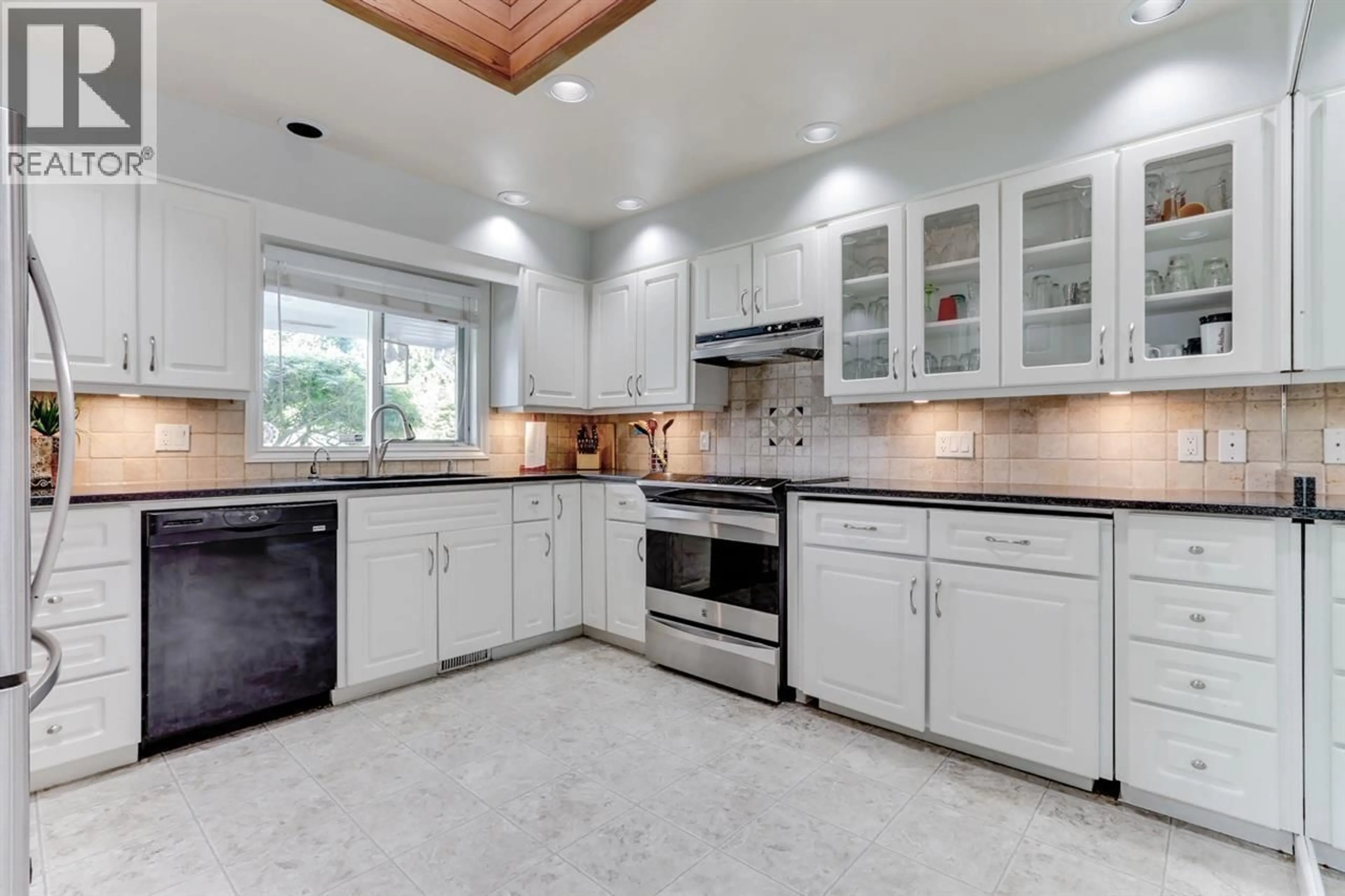 Open concept kitchen, ceramic/tile floor for 4652 WESLEY DRIVE, Delta British Columbia V4M1W4