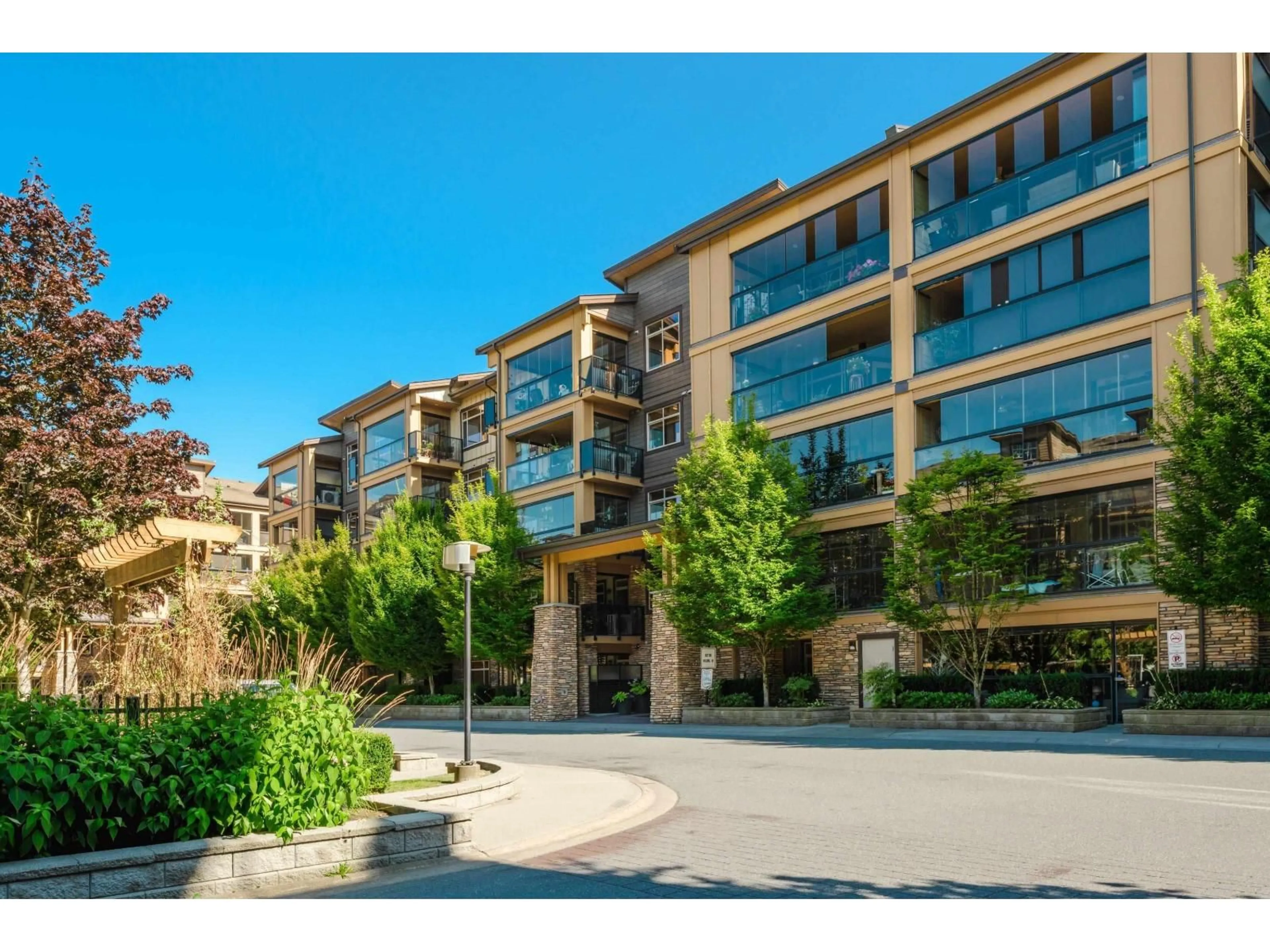 Patio, unknown for 325 - 8218 207A STREET, Langley British Columbia V2Y0X9