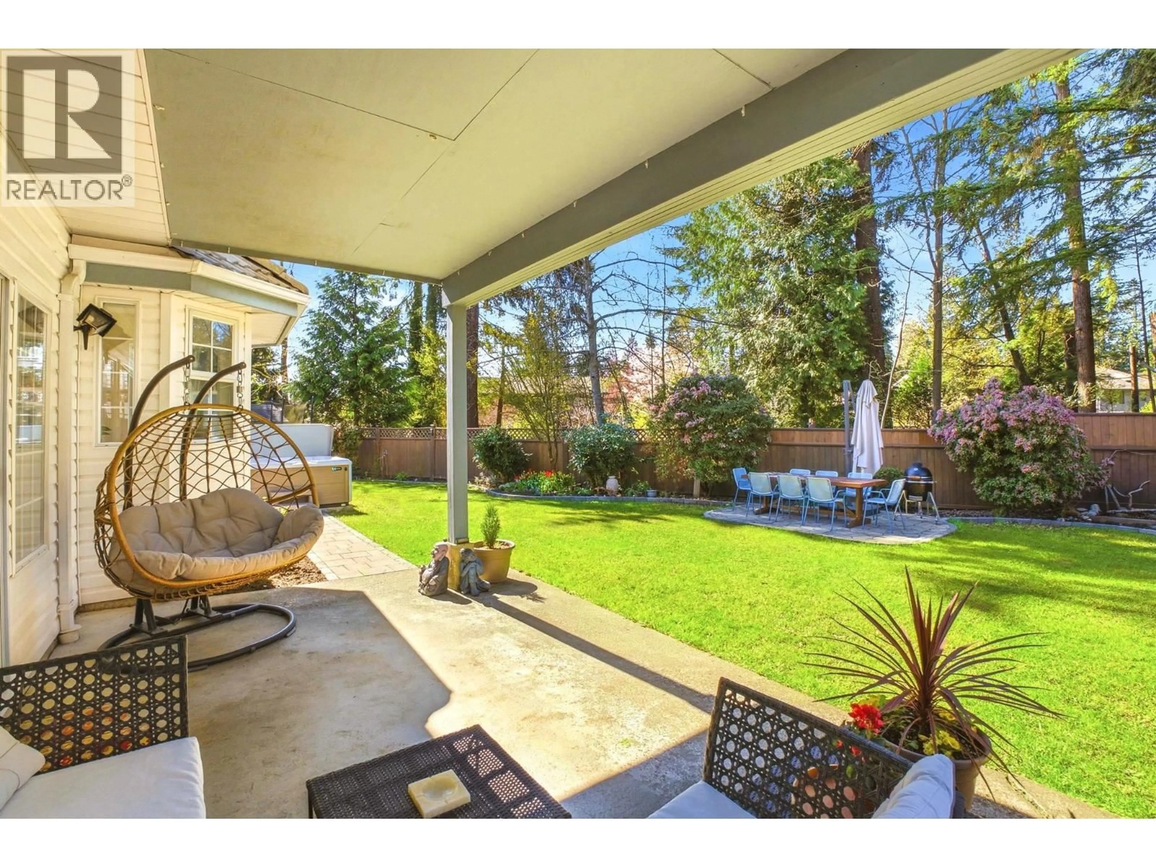 Patio, street for 4063 SHONE ROAD, North Vancouver British Columbia V7G2N4