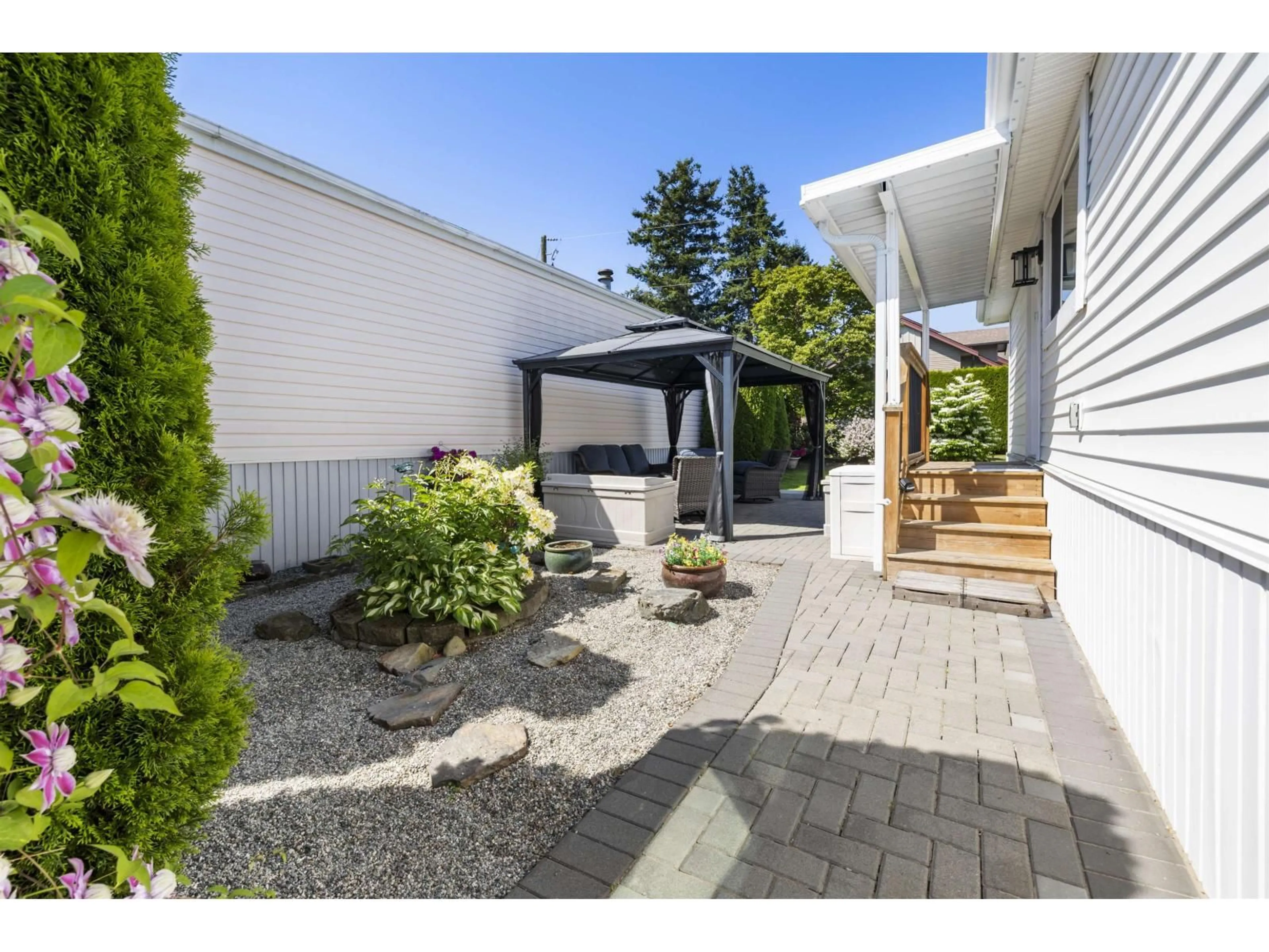 Patio, street for 23 - 45640 WATSON ROAD, Chilliwack British Columbia V2R3P9