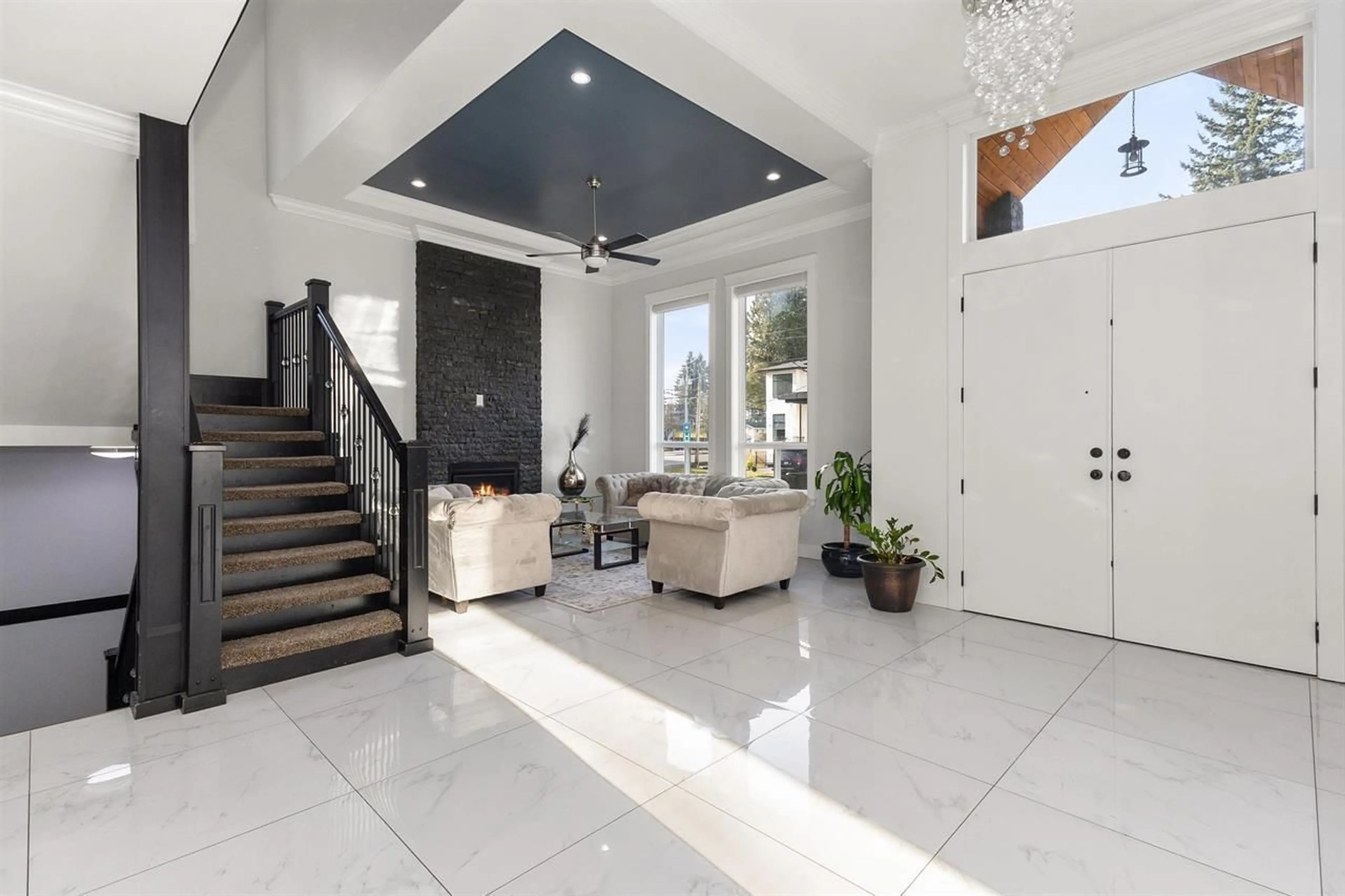 Indoor foyer for 2018 VINEWOOD STREET, Abbotsford British Columbia V2S3H2