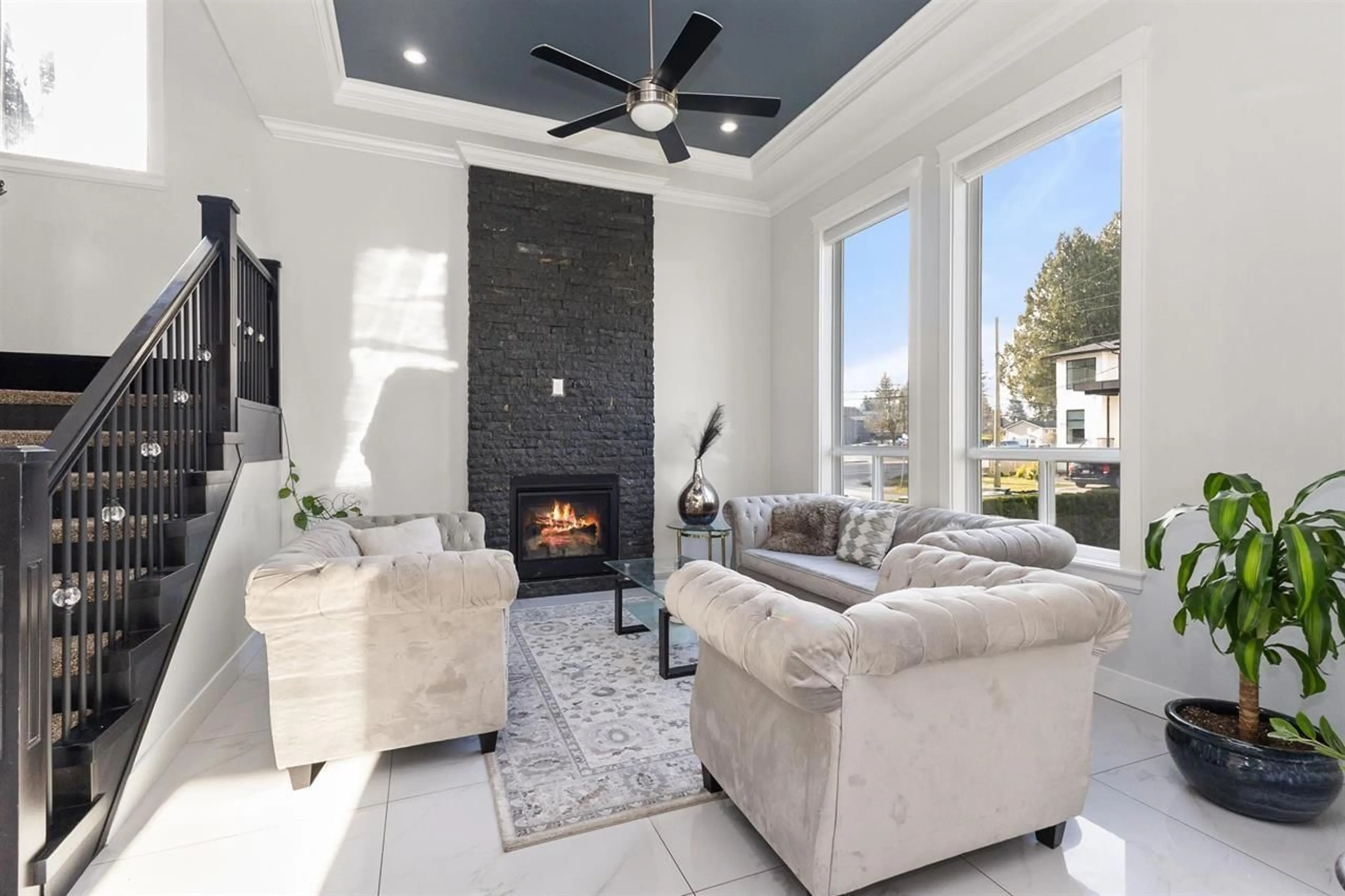 Living room with furniture, ceramic/tile floor for 2018 VINEWOOD STREET, Abbotsford British Columbia V2S3H2