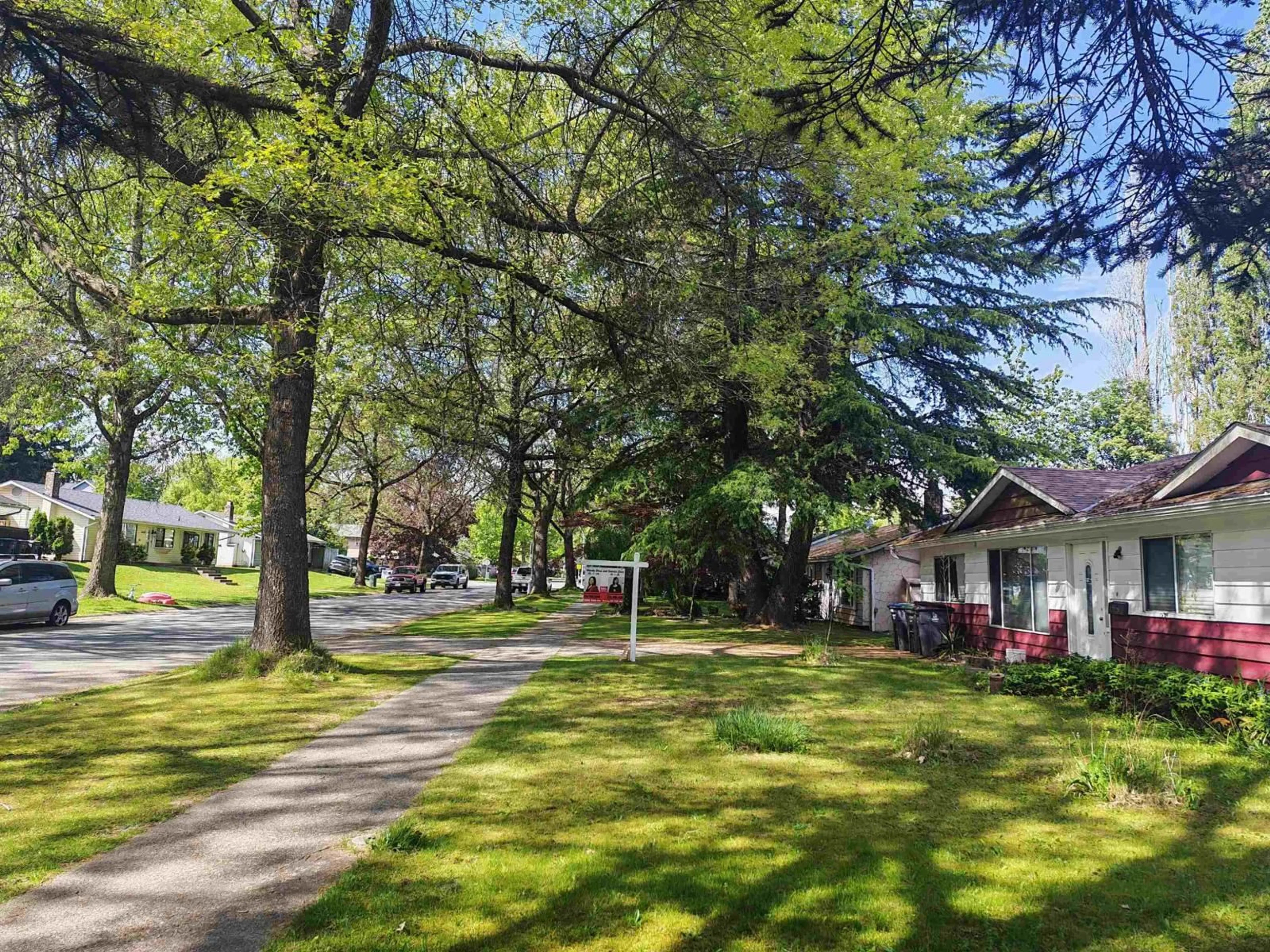 A pic from outside/outdoor area/front of a property/back of a property/a pic from drone, street for 10156 143A STREET, Surrey British Columbia V3T5A9