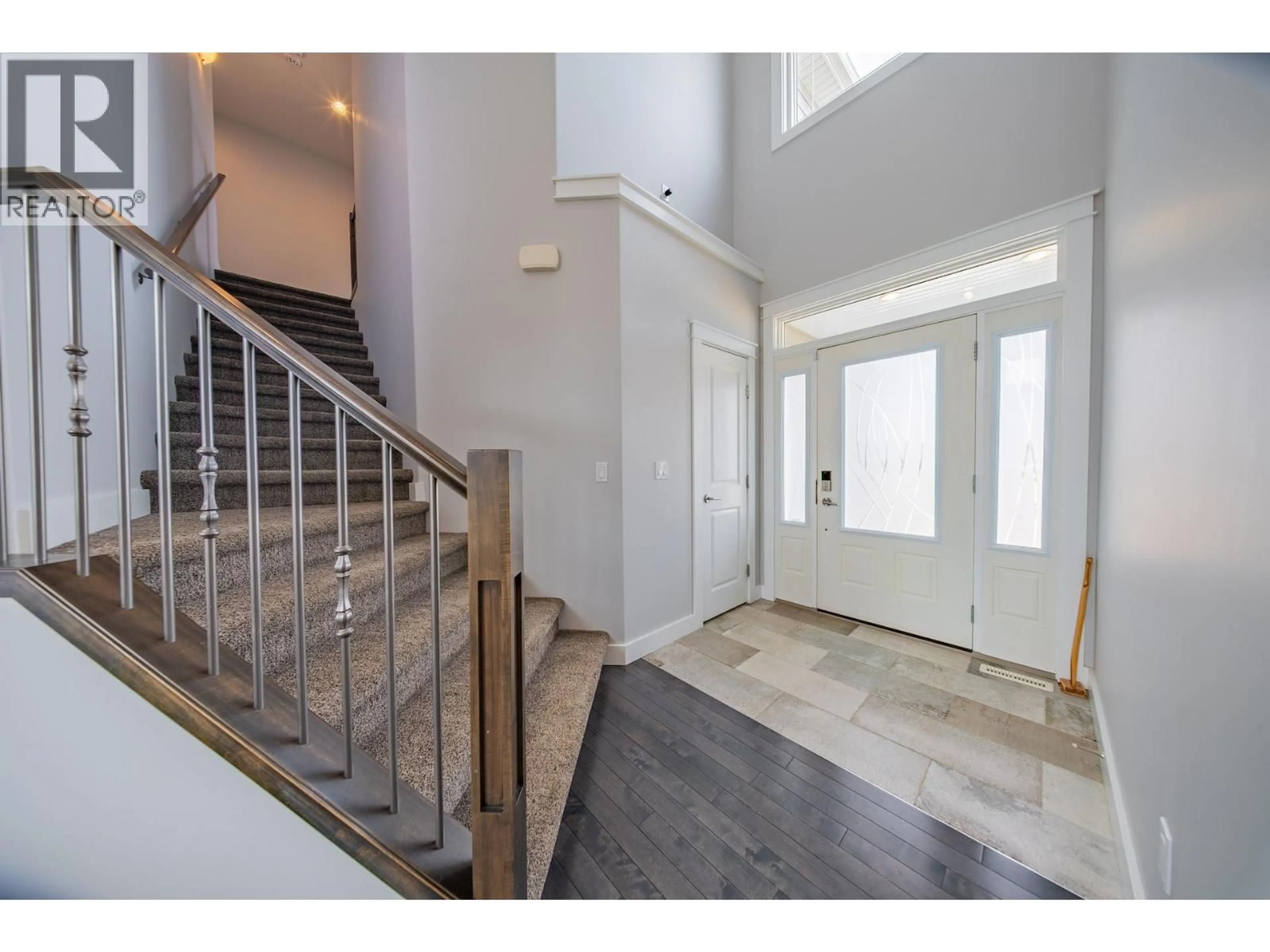 Indoor foyer for 10303 117 AVENUE, Fort St. John British Columbia V1J0M8