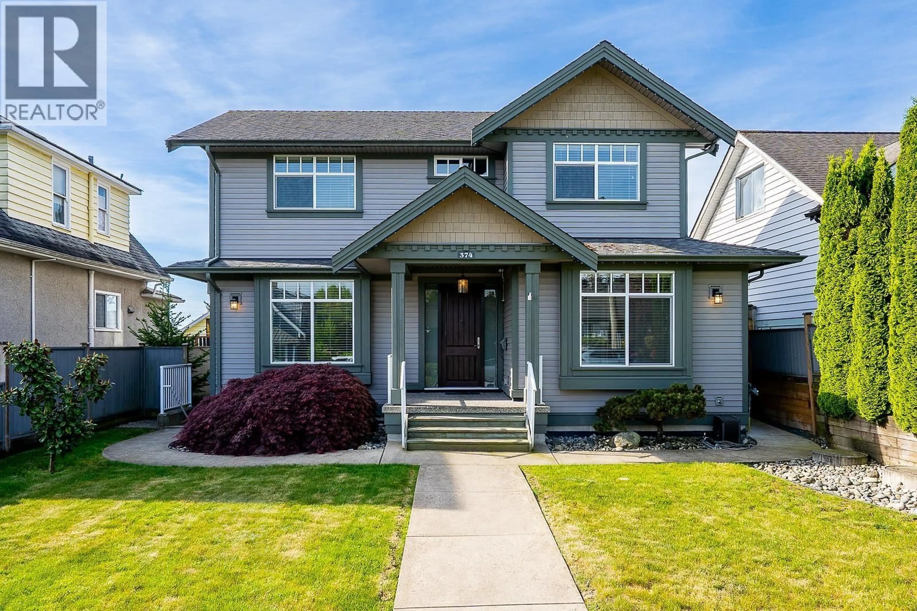 Home with vinyl exterior material, street for 374 SIMPSON STREET, New Westminster British Columbia V3L3J9