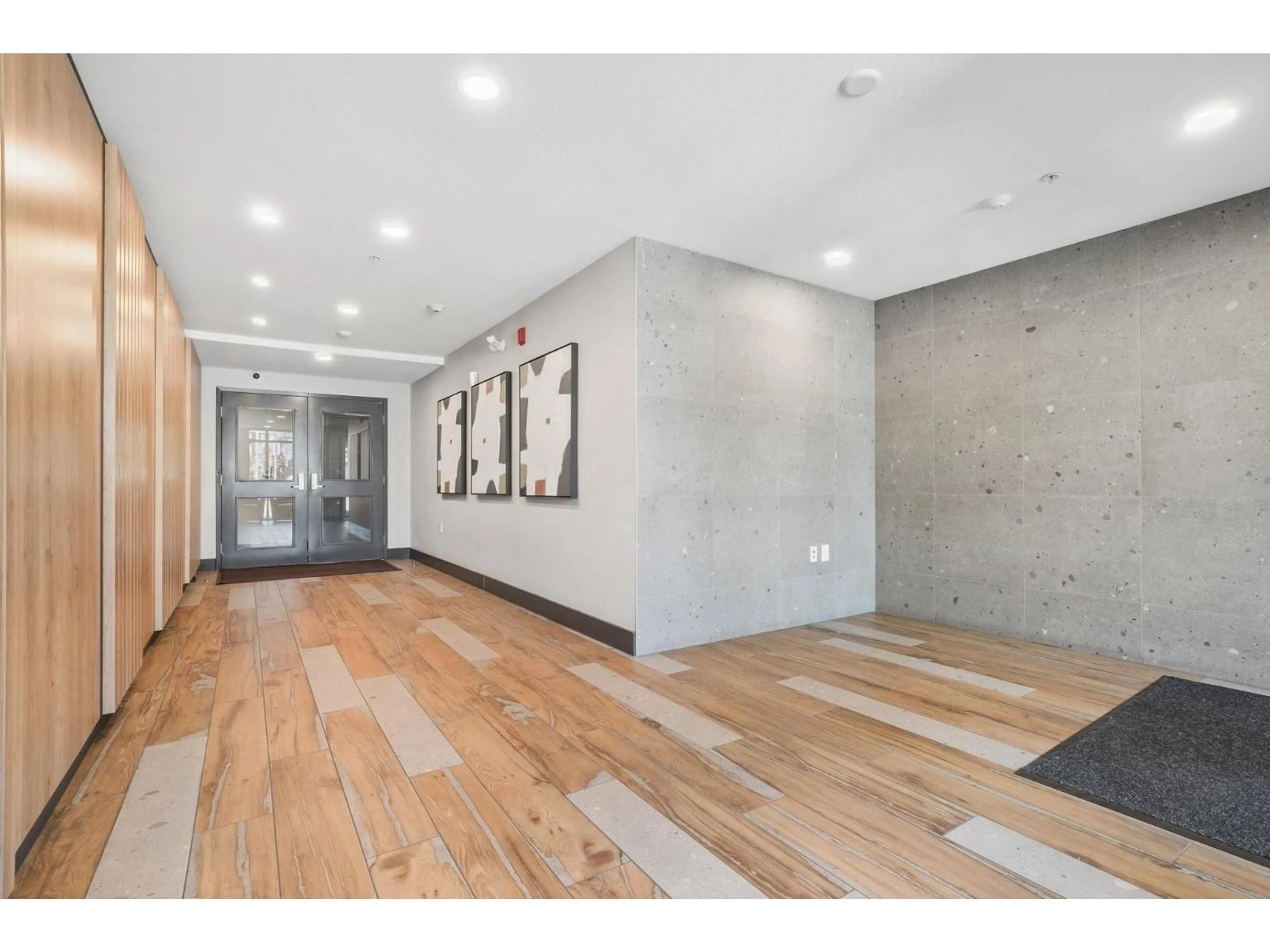 Indoor foyer for 307 - 5415 BRYDON CRESCENT, Langley British Columbia V3A0N4