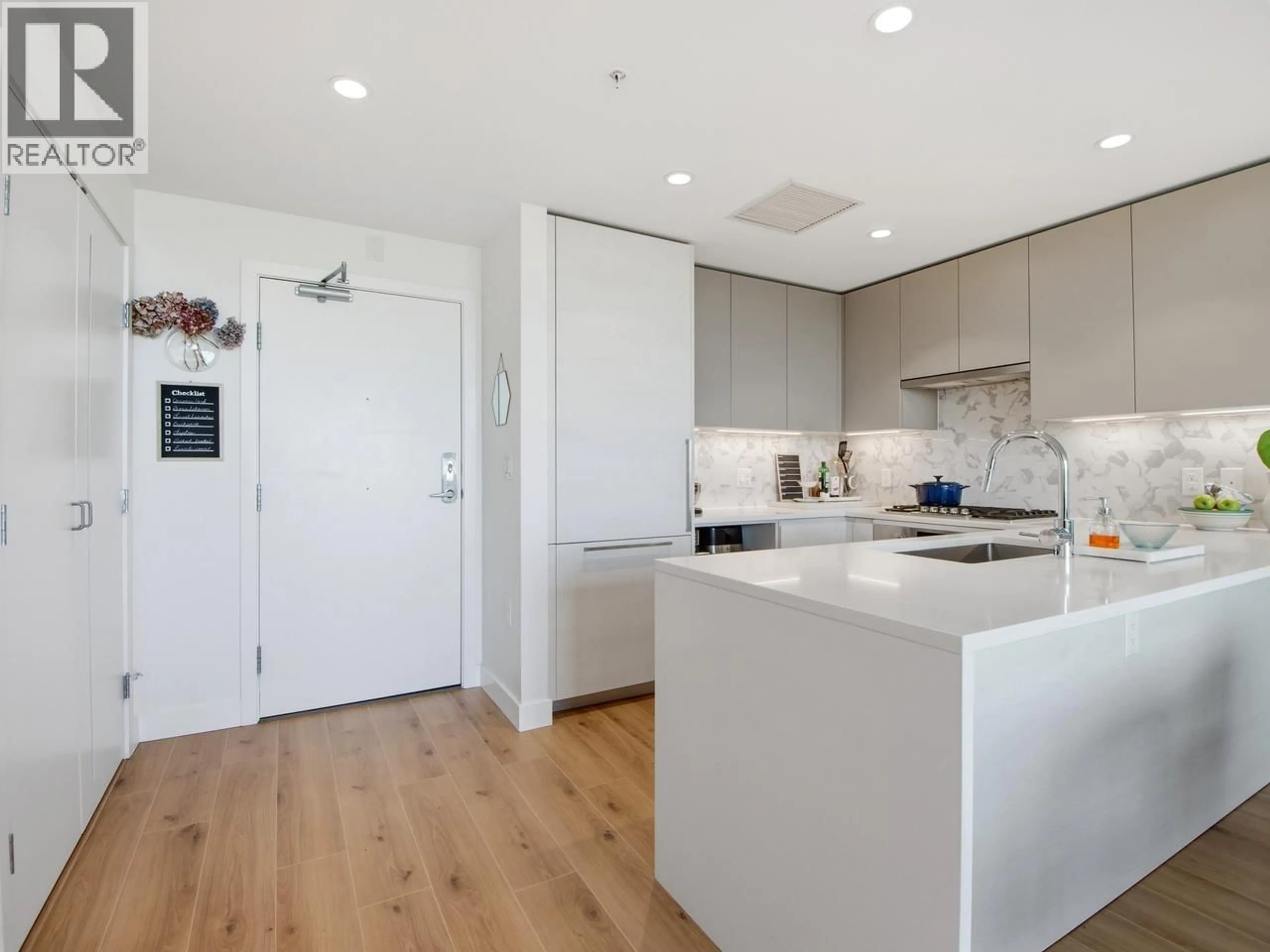 Contemporary kitchen, unknown for 1304 - 8188 FRASER STREET, Vancouver British Columbia V5X0J8