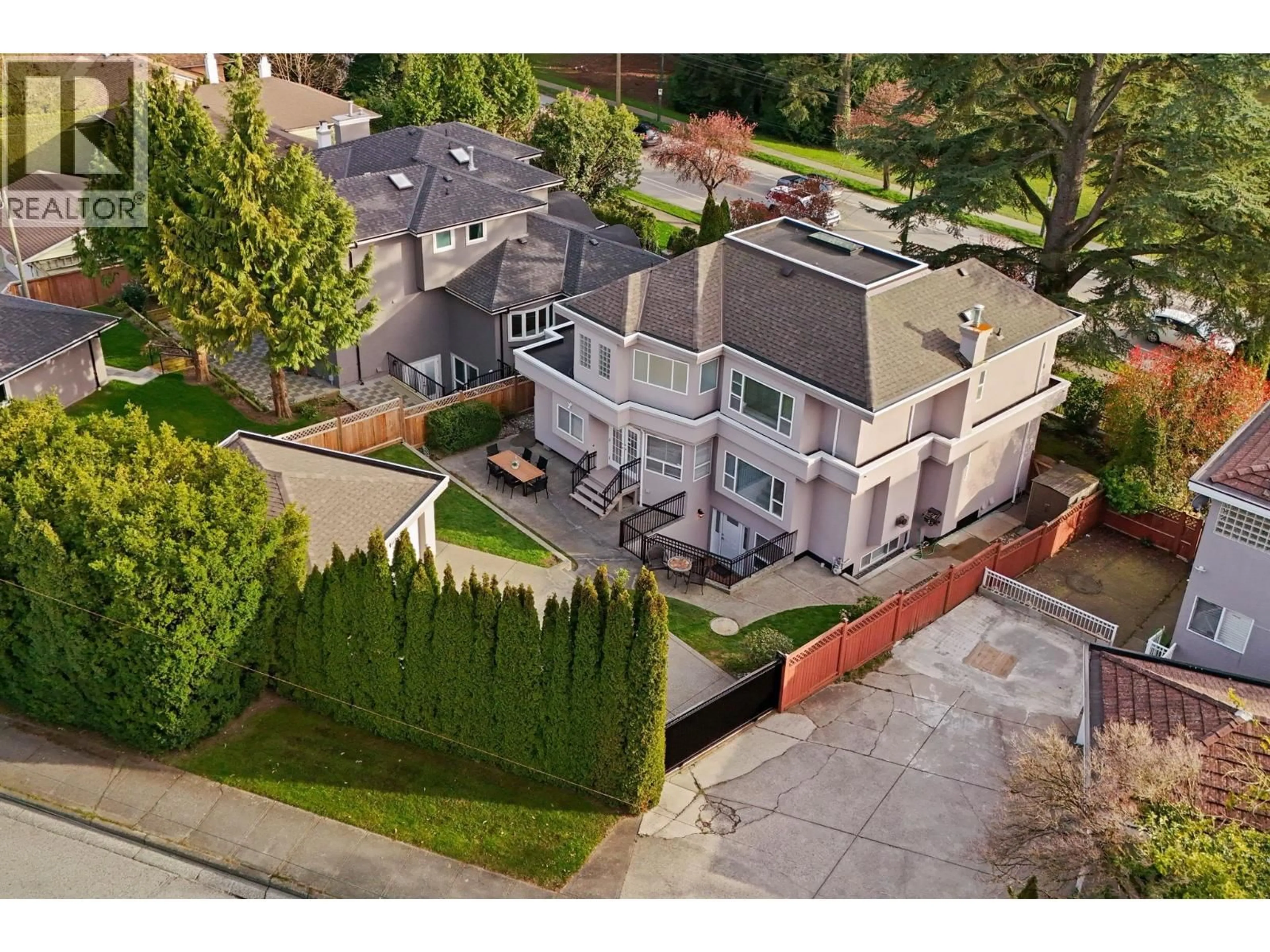 A pic from outside/outdoor area/front of a property/back of a property/a pic from drone, street for 4087 MARINE DRIVE, Vancouver British Columbia V6N4A5