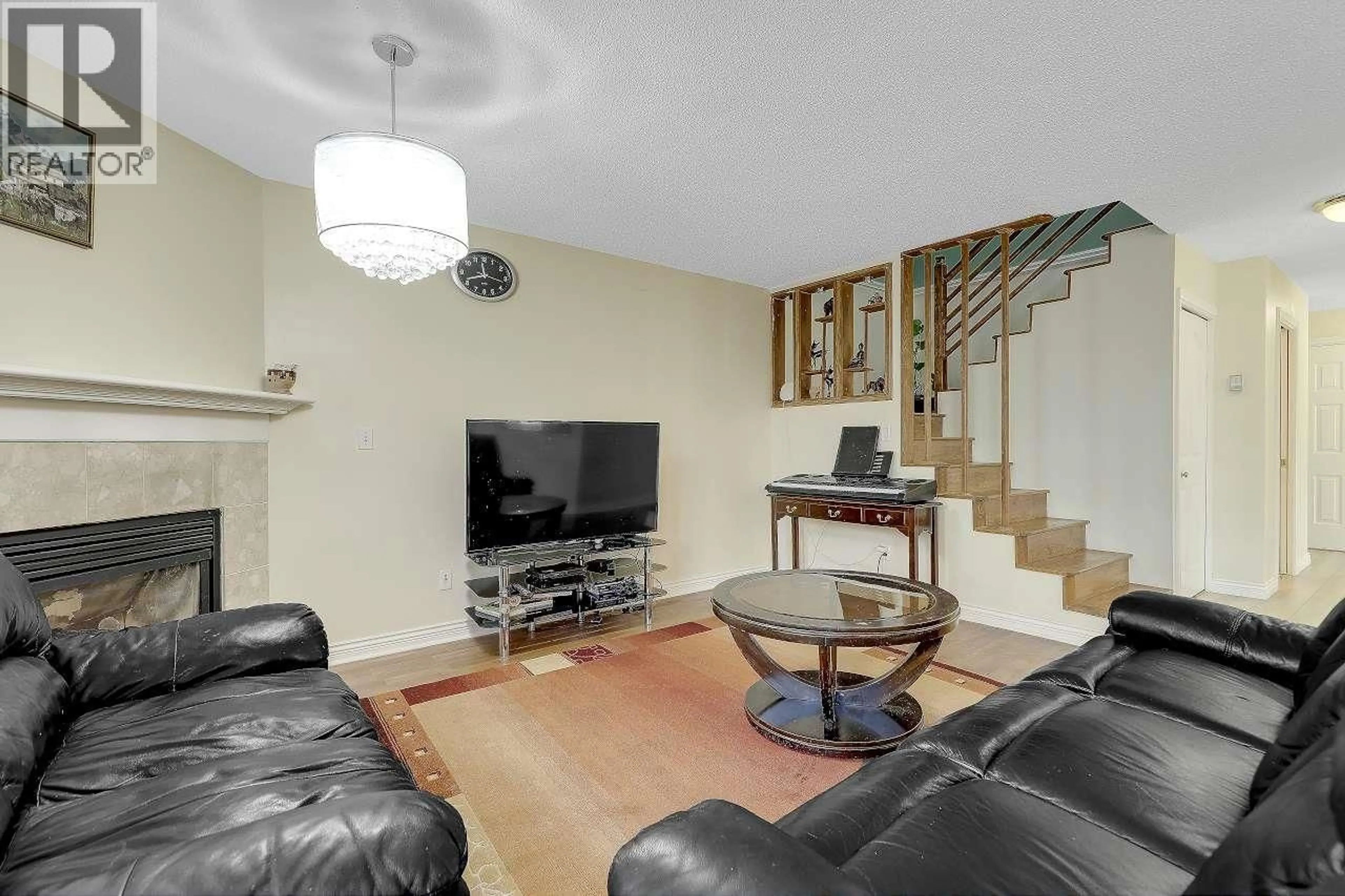 Living room with furniture, unknown for 21 - 2561 RUNNEL DRIVE, Coquitlam British Columbia V3E2S3